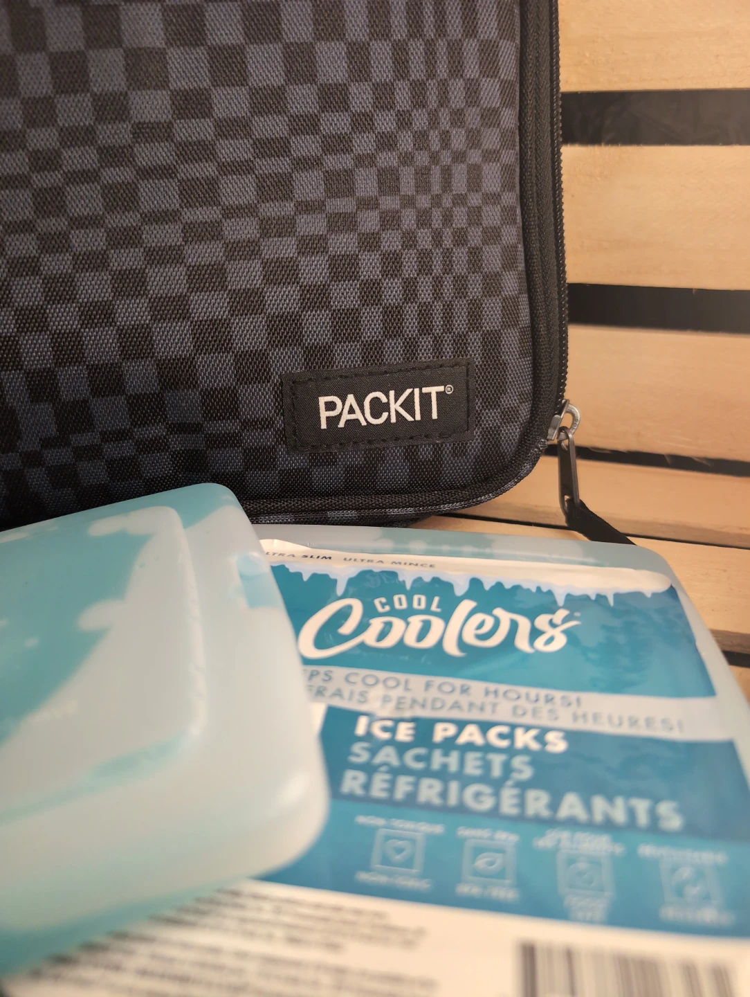 PackIt FREEZABLE Cooler Lunch Bag with 2 BONUS Ice Packs - photo 2