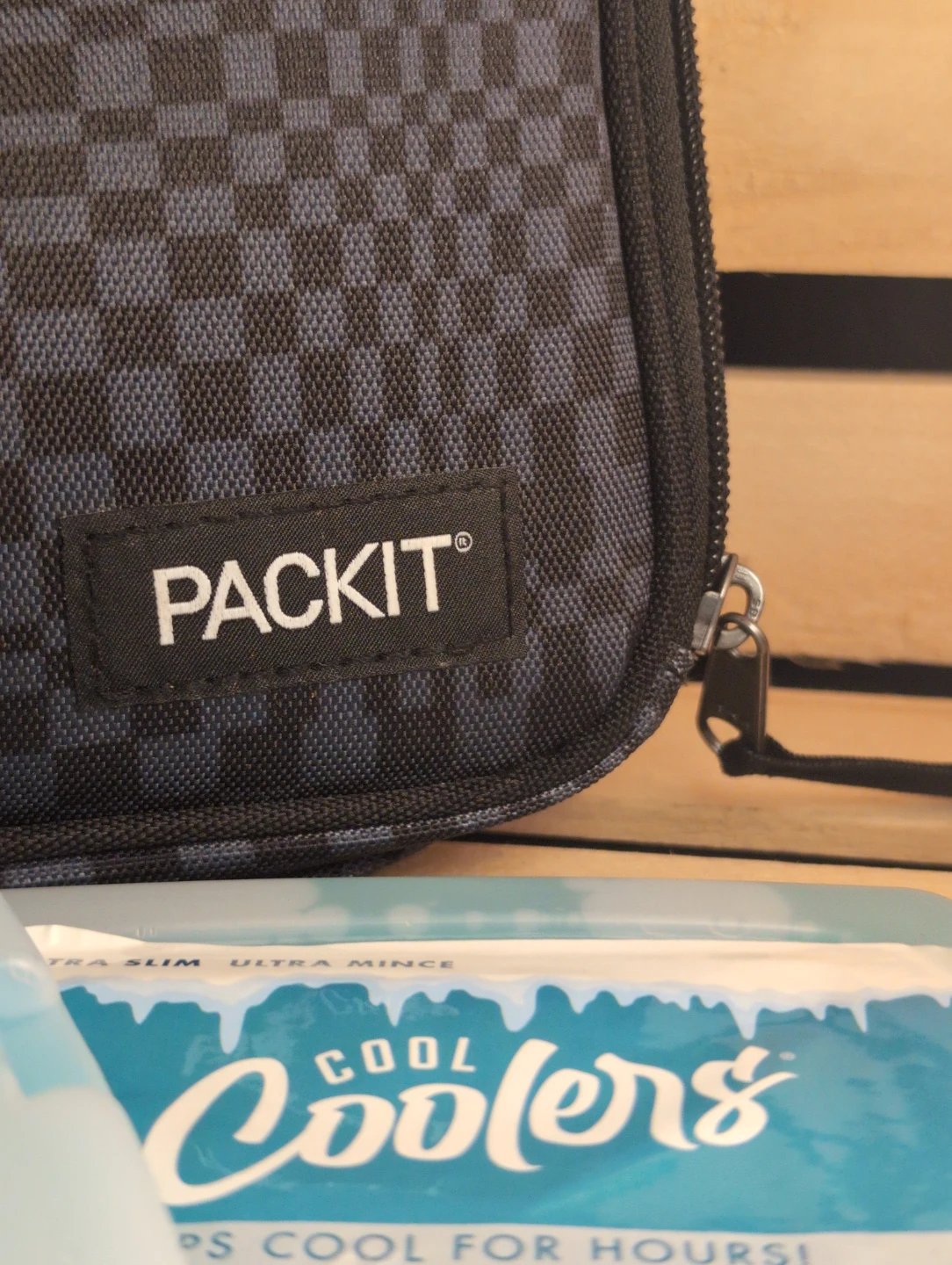 PackIt FREEZABLE Cooler Lunch Bag with 2 BONUS Ice Packs - photo 3
