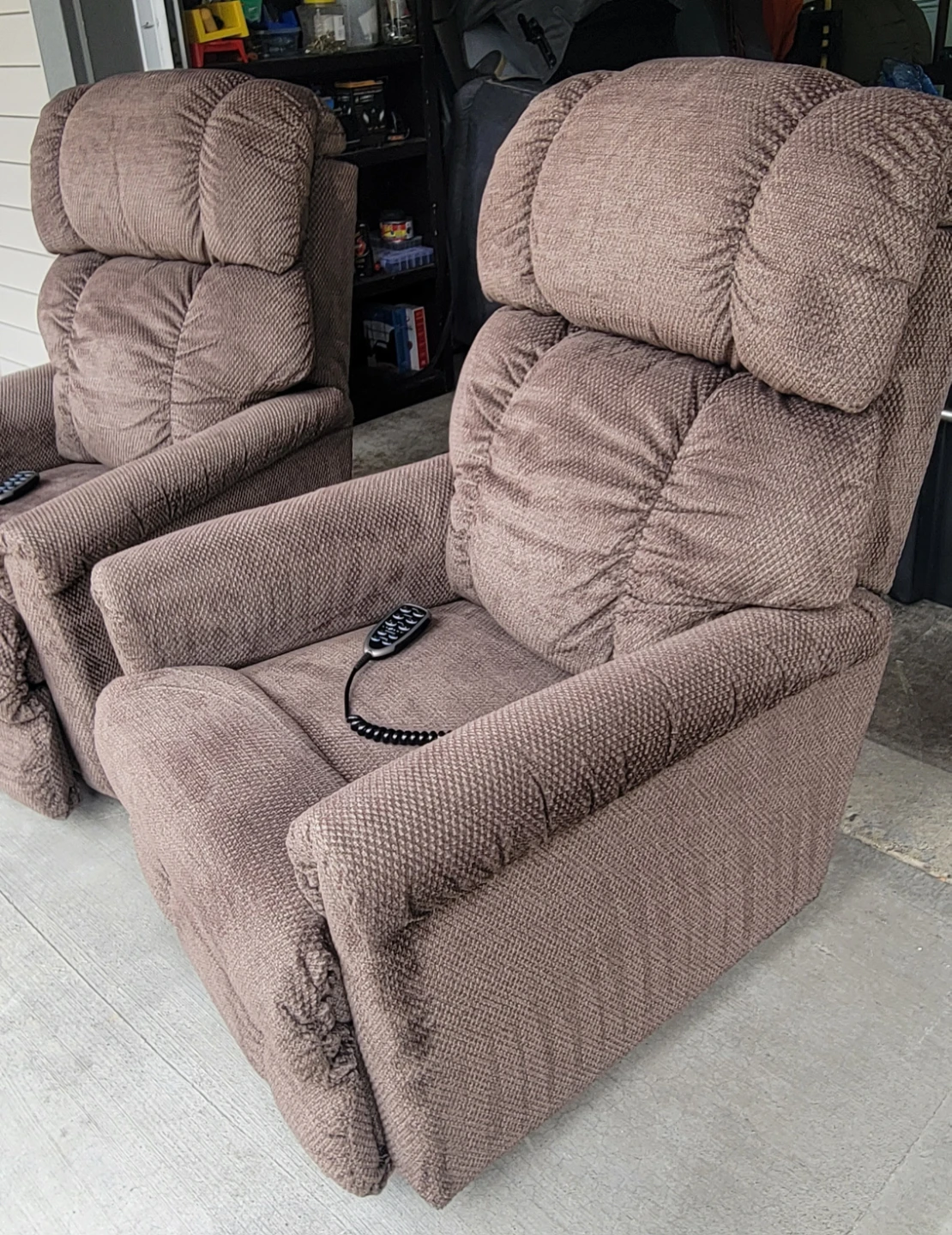 2x LaZBoy Elec Rocker Recliners w/Power Head & Lumbar - photo 2