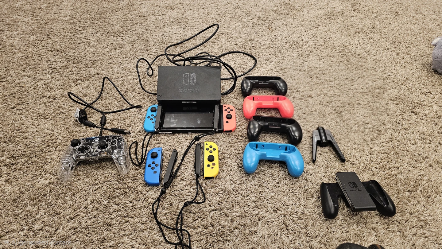 Nintendo Switch Joy-Con Charging Grip & Console Bundle
