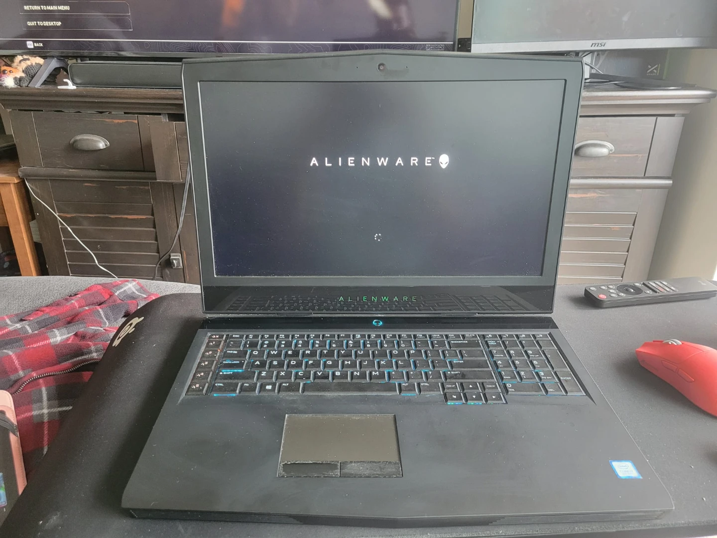 Alienware 17 R5 Gaming Laptop + 2TB SSD + Cooling base - photo 2