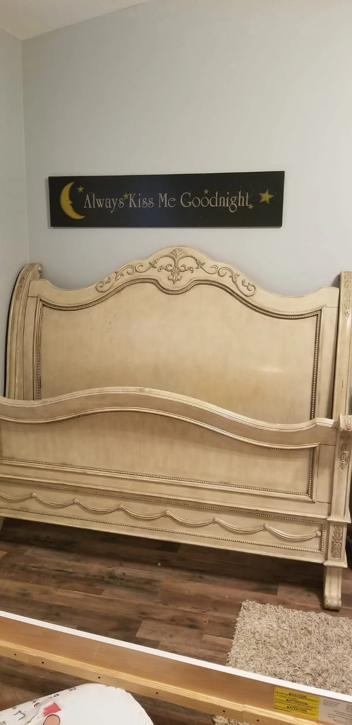 Queen bed and 1 matching nightstand - photo 2