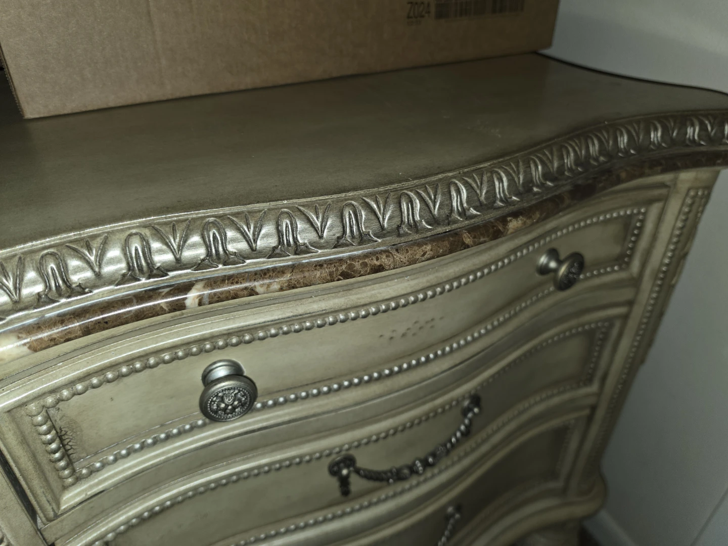 Queen bed and 1 matching nightstand - photo 5