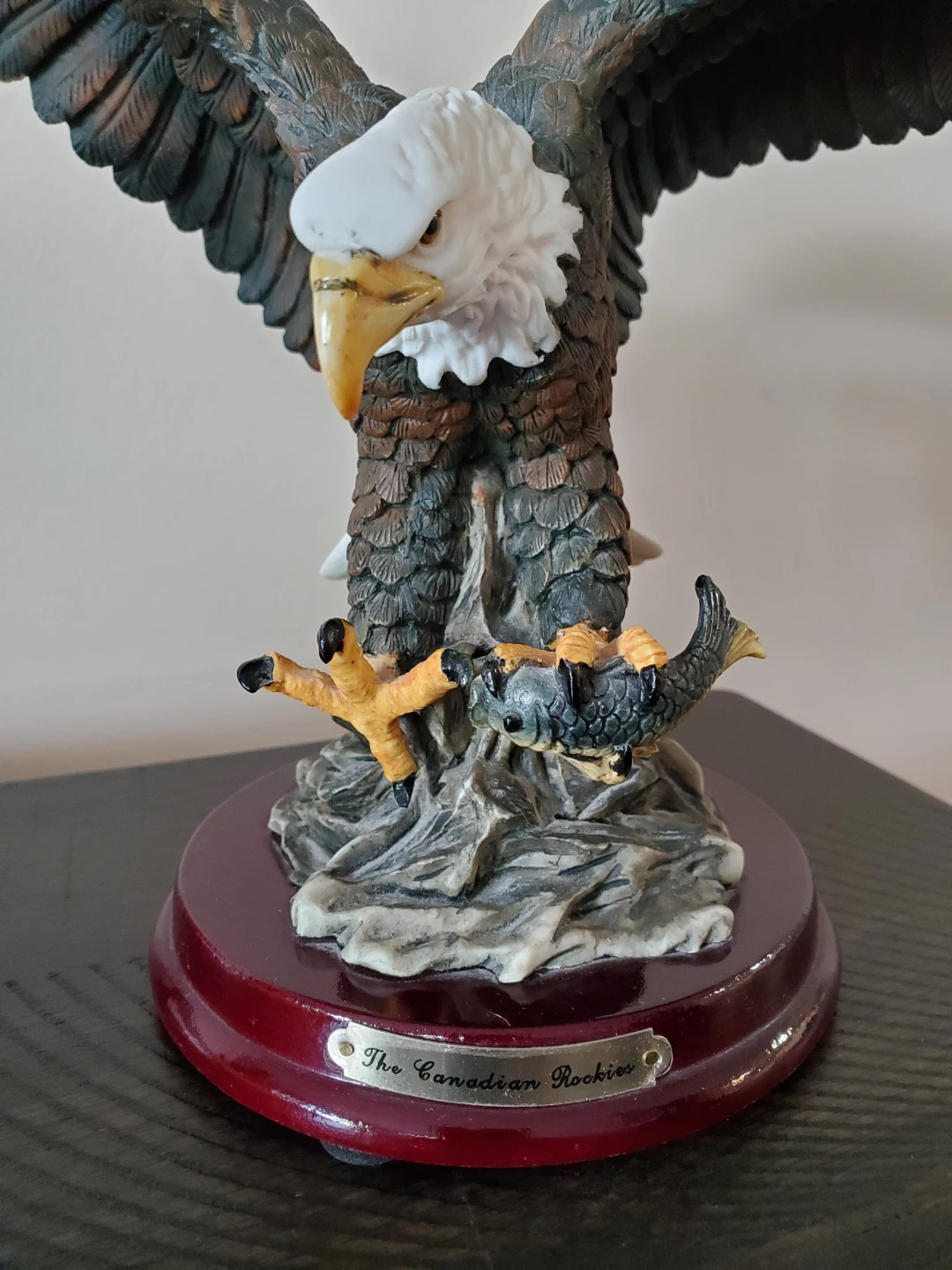 Eagle with Fish Figurine - The Canadian Rockies ⚽ - photo 2