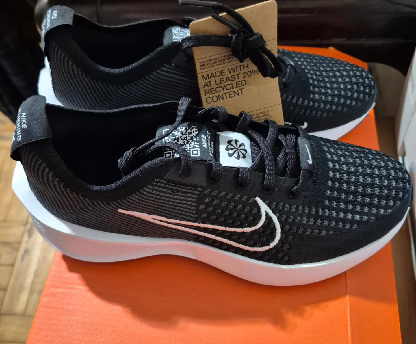 BNIB)Nike Interact Run Size 7 Women's Shoes - photo 5