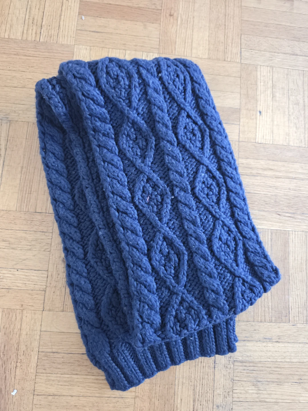 Baby changing pad and scarf and bed sheets - photo 3