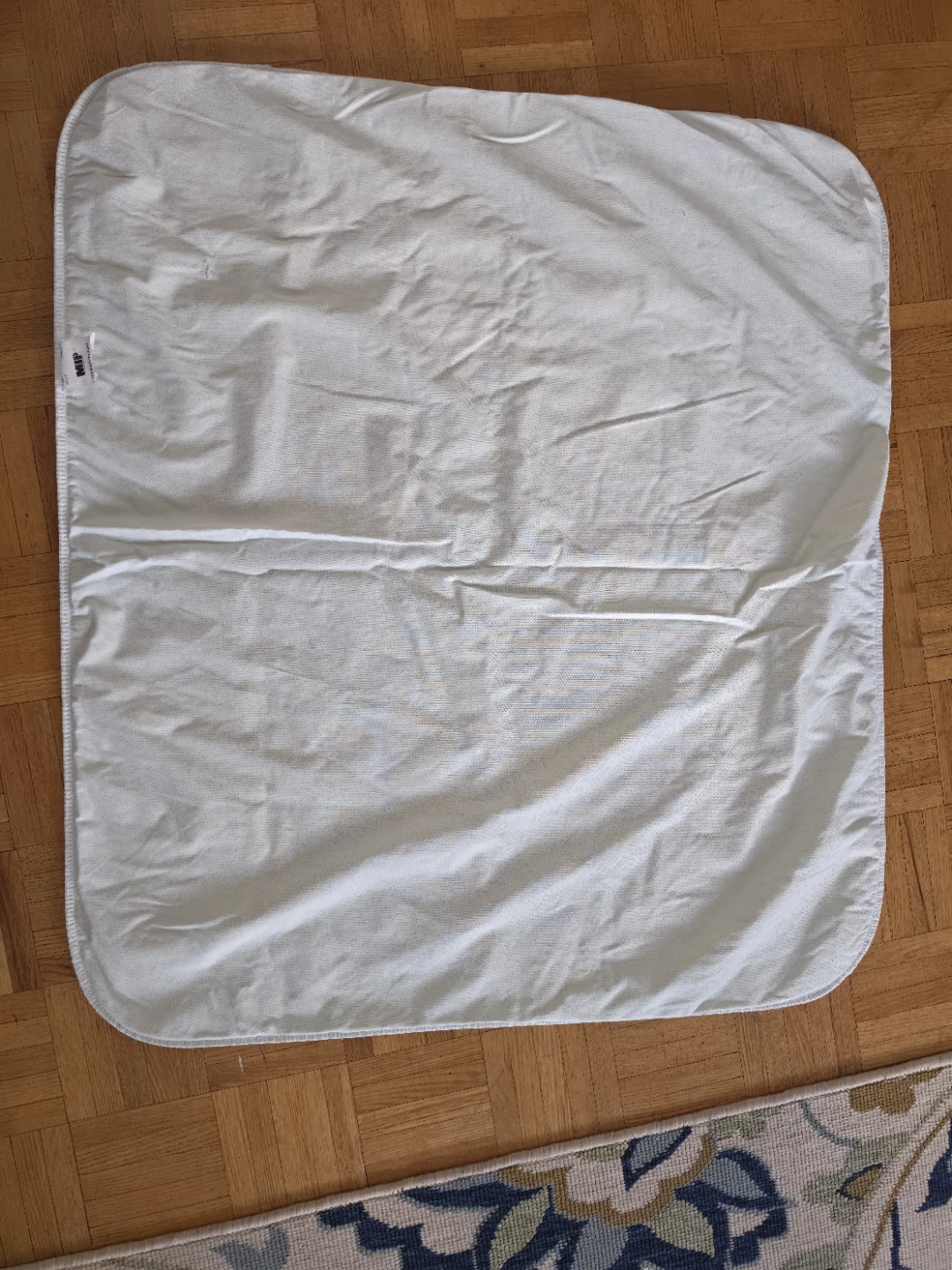 Baby changing pad and scarf and bed sheets - photo 4