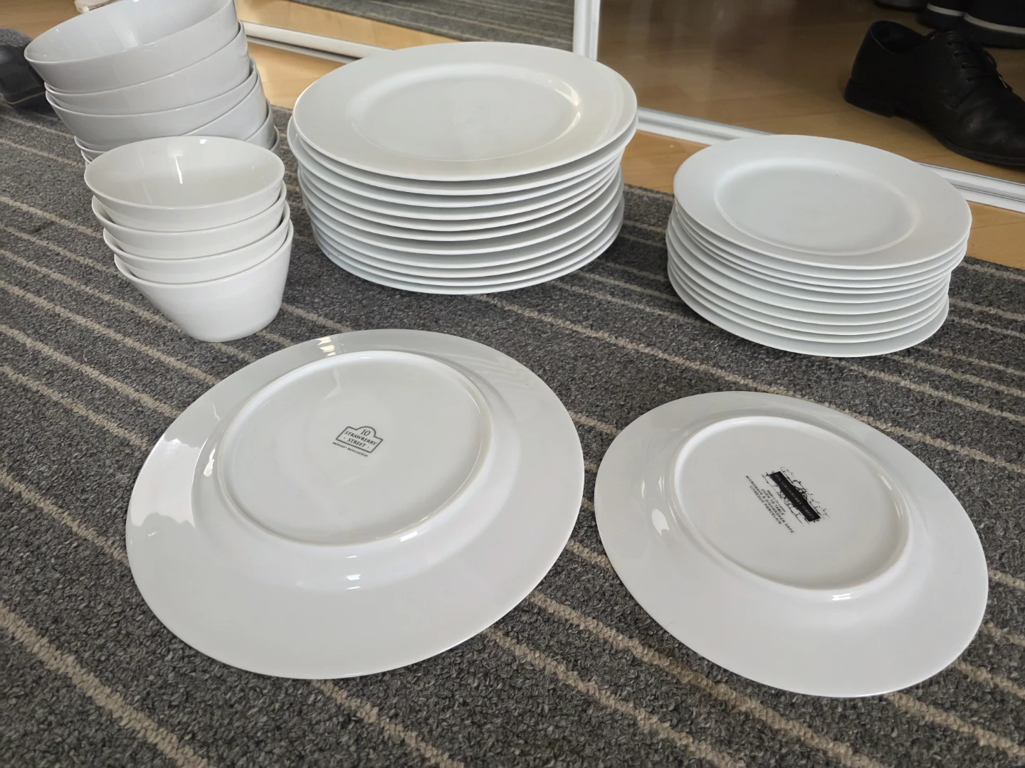 Dining plates