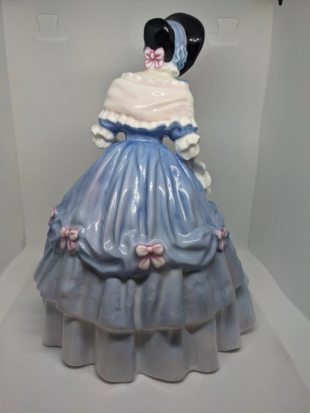 Royal Doulton "Alice" Vintage Figure - photo 4