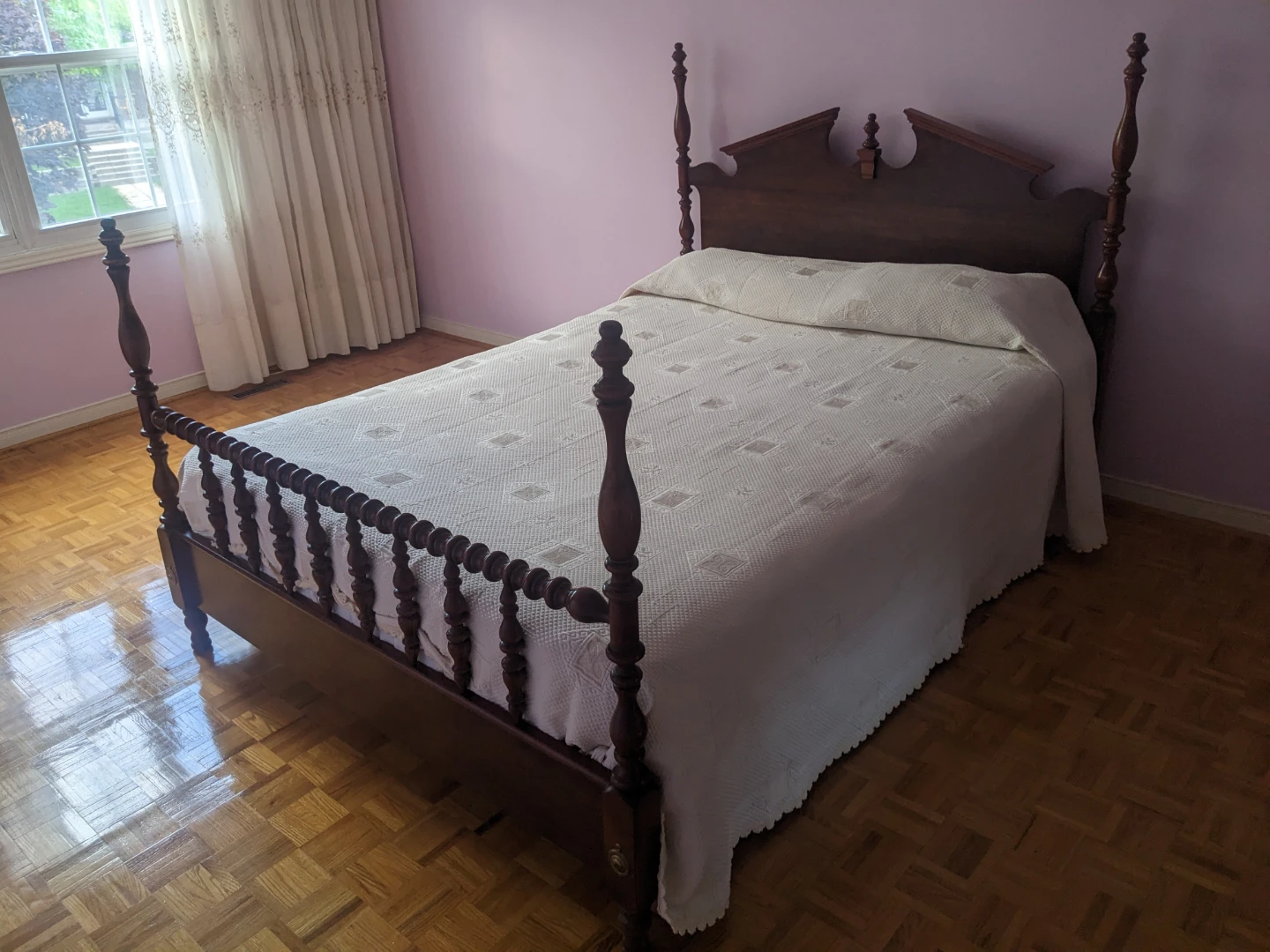 Vintage Dark Wood Queen Bed Set
