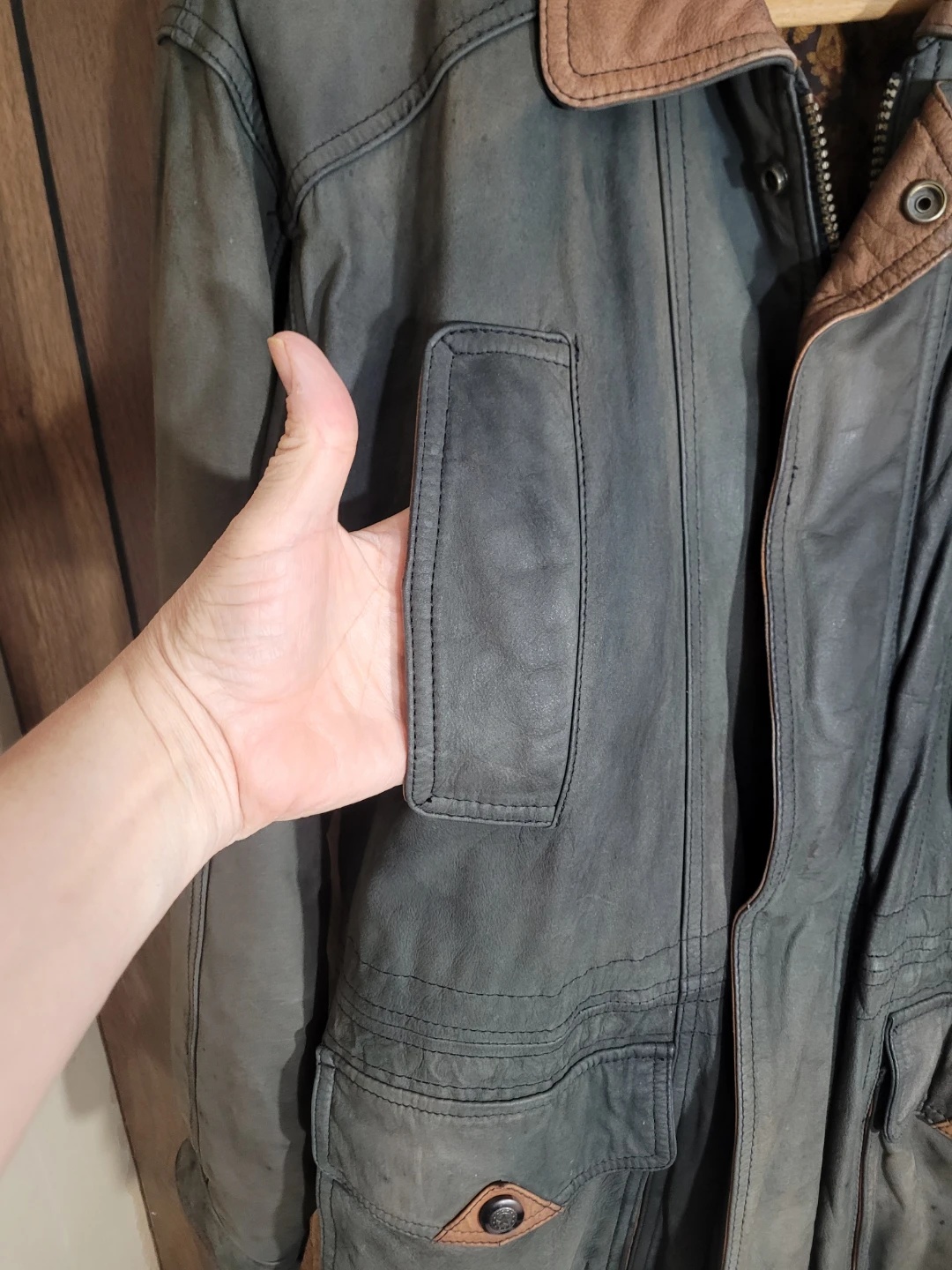 Men's Leather Bomber Jacket - photo 3
