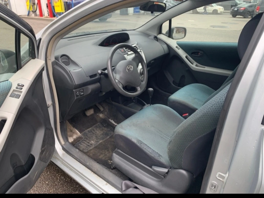 2007 Toyota Yaris hatchback - photo 2