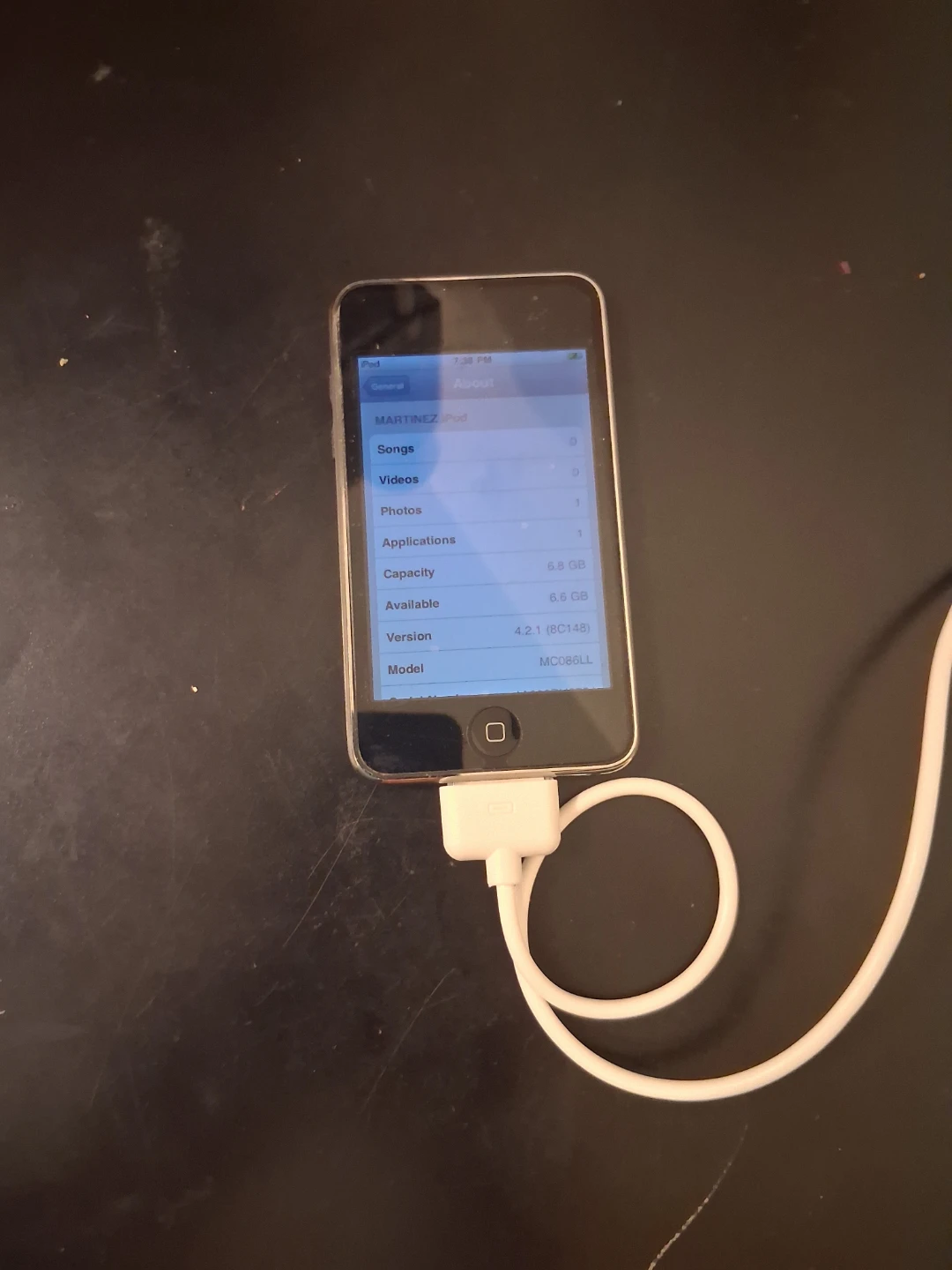 Apple iPod Touch (2nd generation) model # MC086LL - photo 2