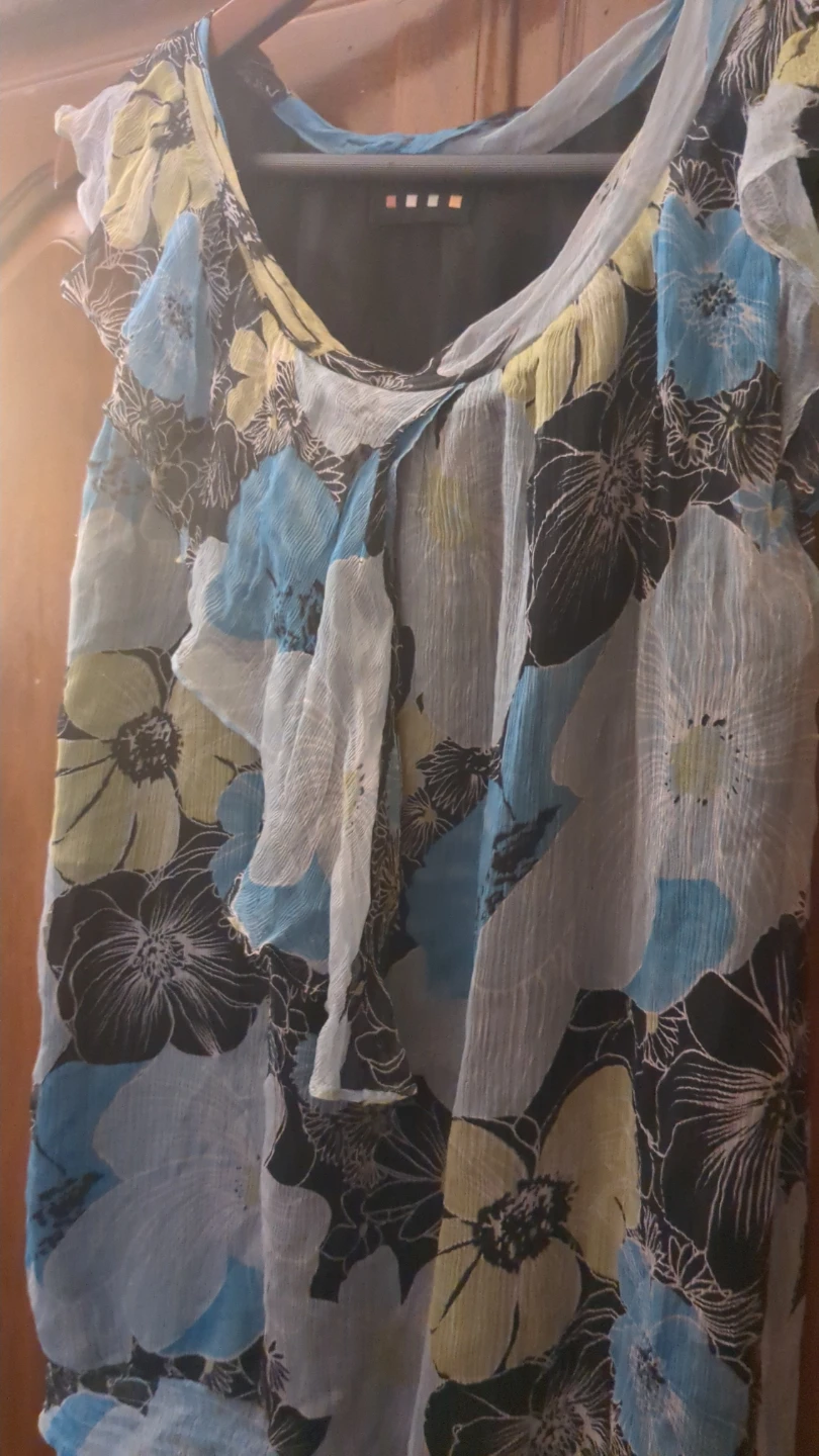 Womens floral print sleeveless blouse - photo 3