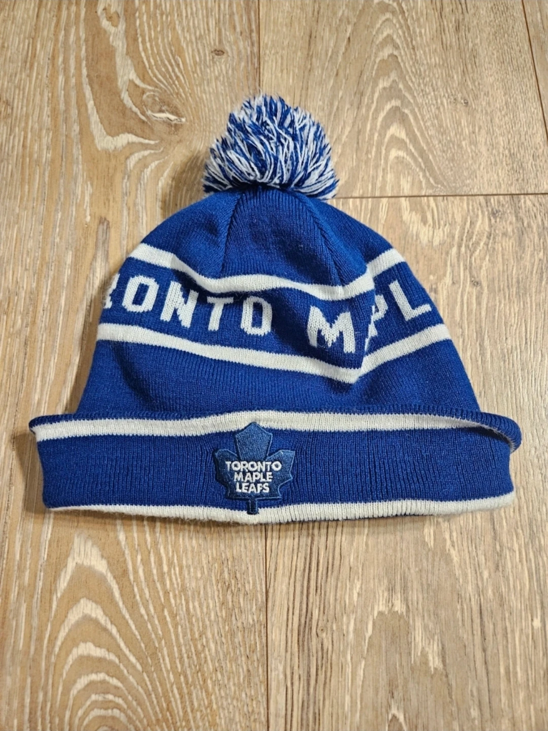⚽️ Toronto Maple Leafs Pom Pom Beanie