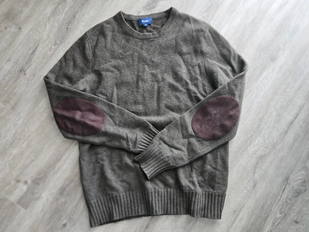 Men's Medium Brand Sweater Bundle – 4 Sweaters for $20 - photo 3