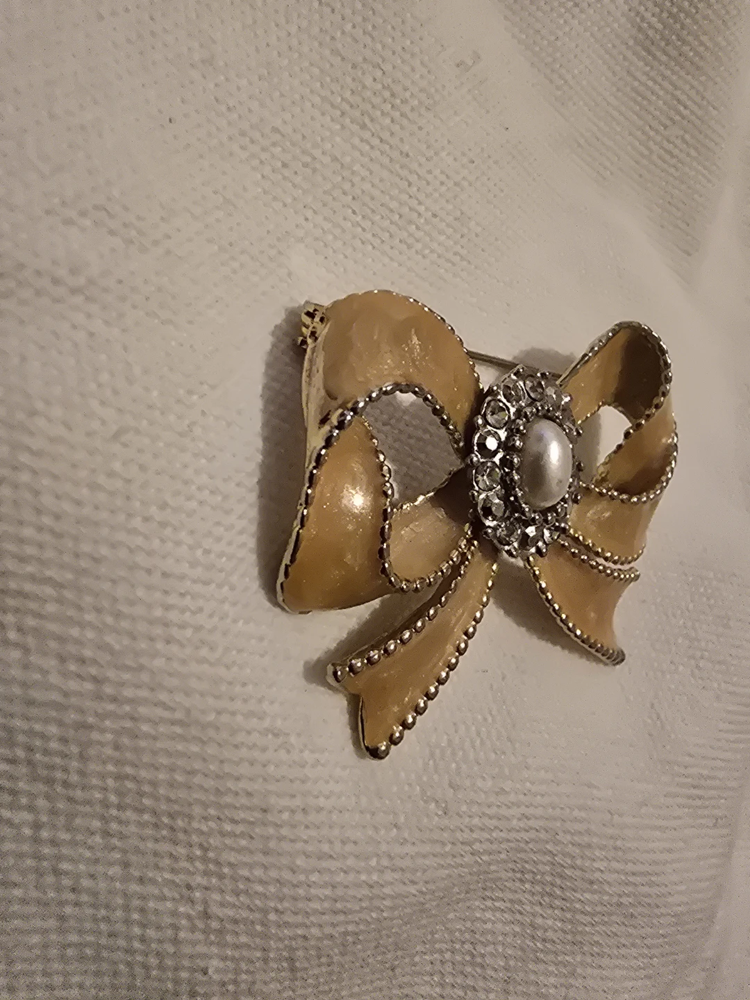 VINTAGE Bow Brooch with Pearl and Rhinestones - photo 2