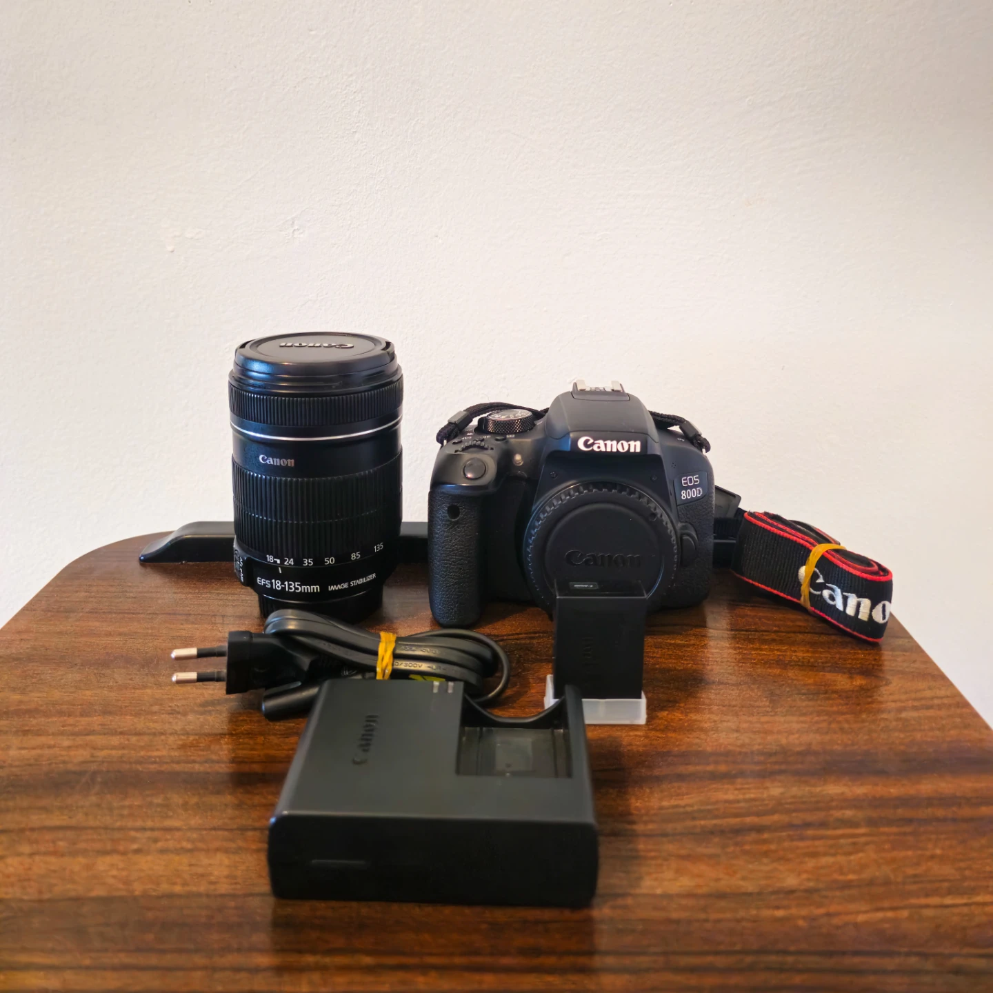 Canon EOS Rebel 800D / T7i DSLR Camera with 18-135mm Lens - photo 3