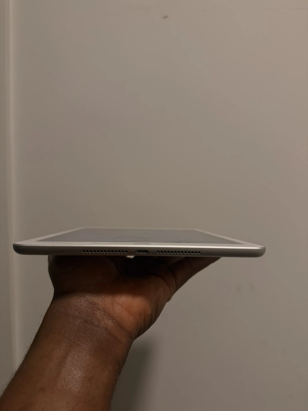 iPad 6th Generation 128GB Wi-Fi + Cellular Unlocked - photo 2