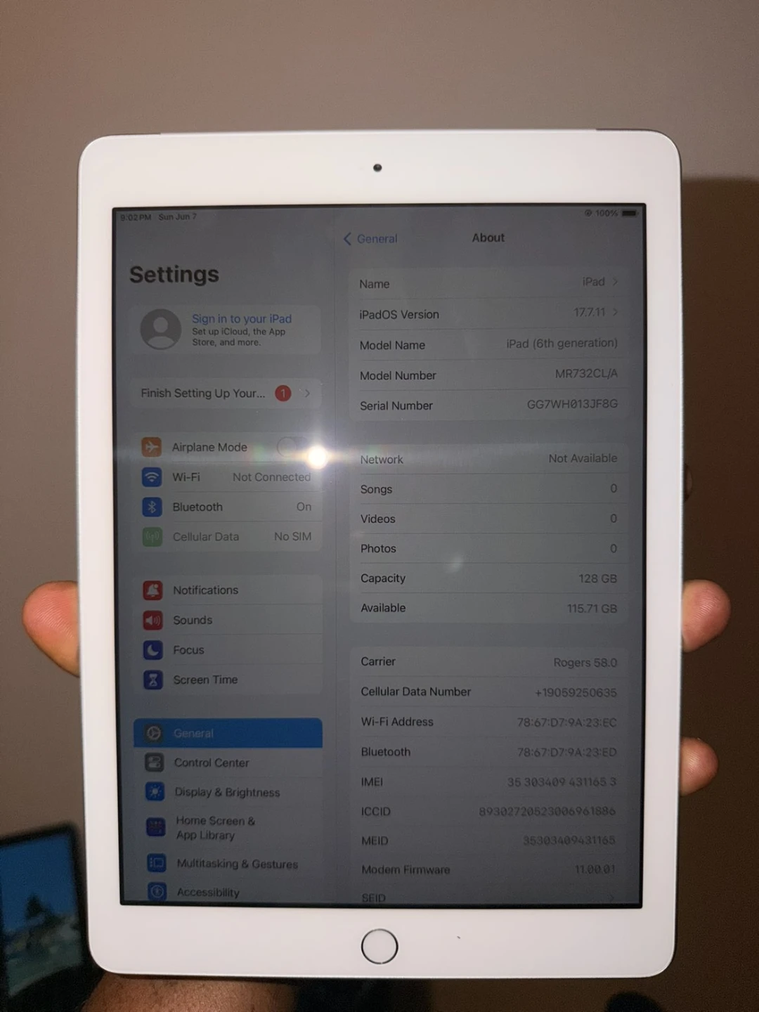 iPad 6th Generation 128GB Wi-Fi + Cellular Unlocked