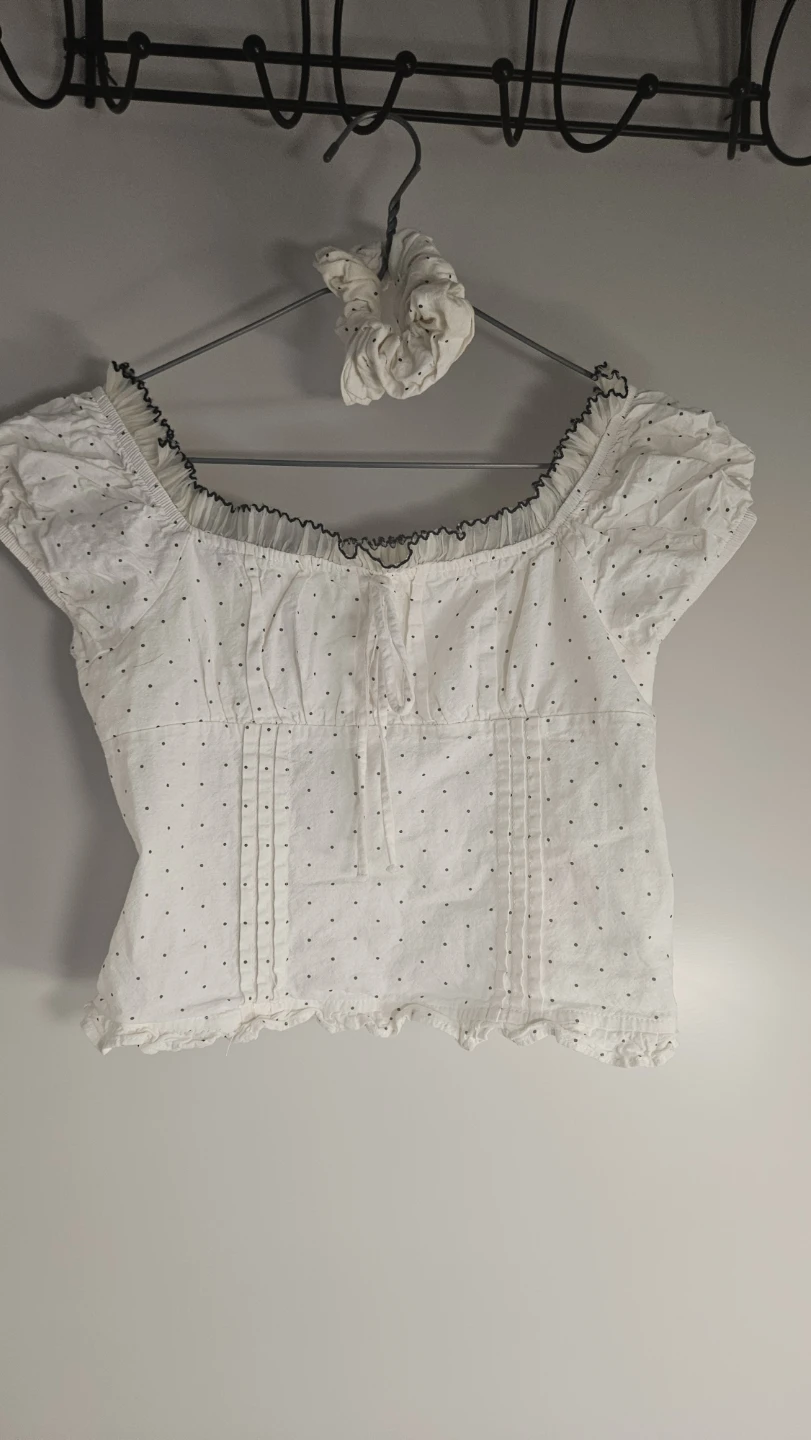 White polka dot off-the-shoulder top with scrunchie