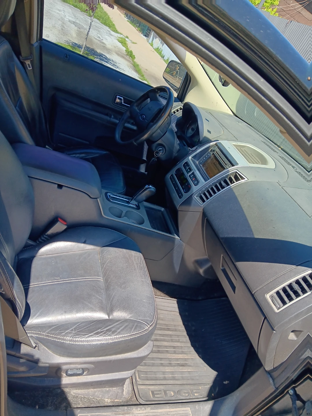 Black Ford Edge SUV - photo 4