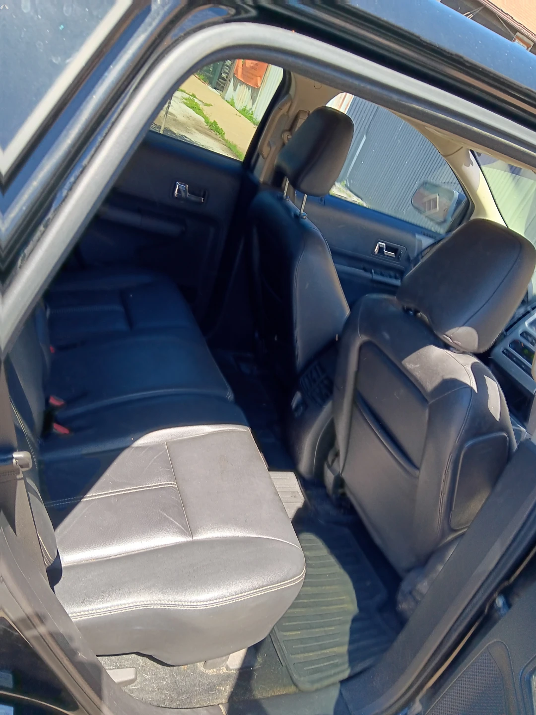 Black Ford Edge SUV - photo 5