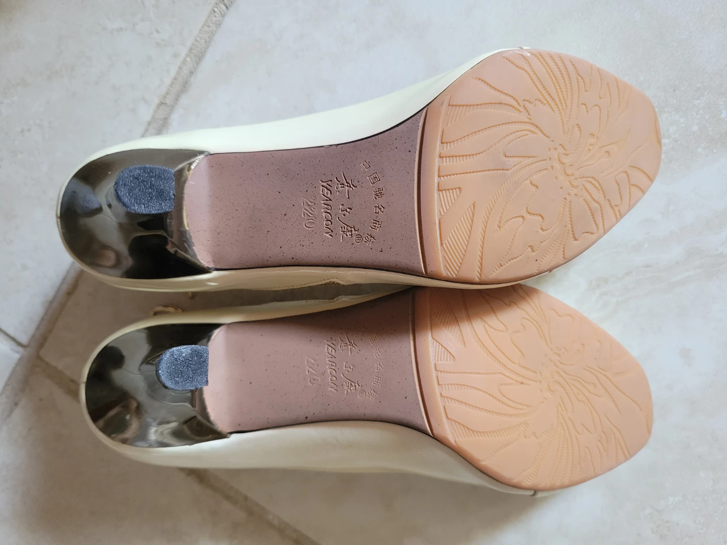 ⚽ Cream Peep-Toe Heels with Gold Zipper Accent - photo 5