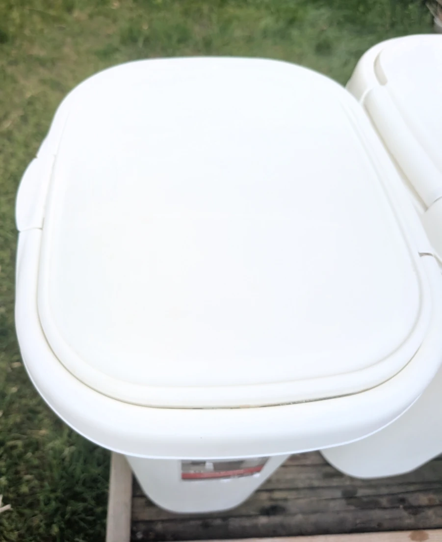 2 x Rubbermaid Oval Touch Top Trash Can - photo 3