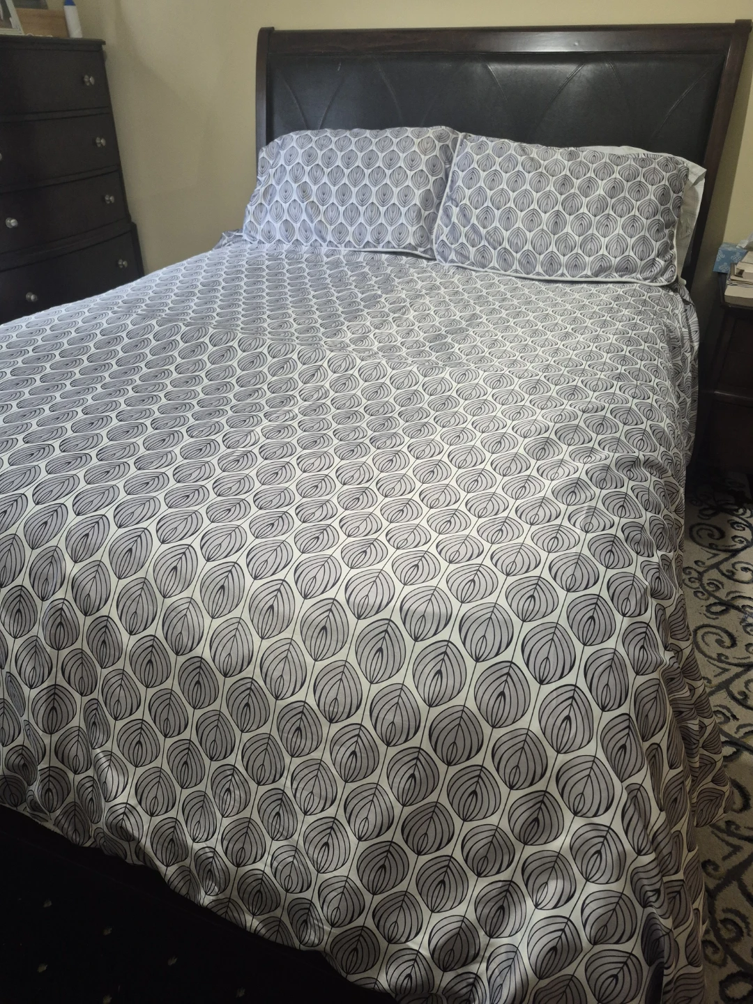 Queen Size duvet Bedding Set with 2 Shams, satin finish