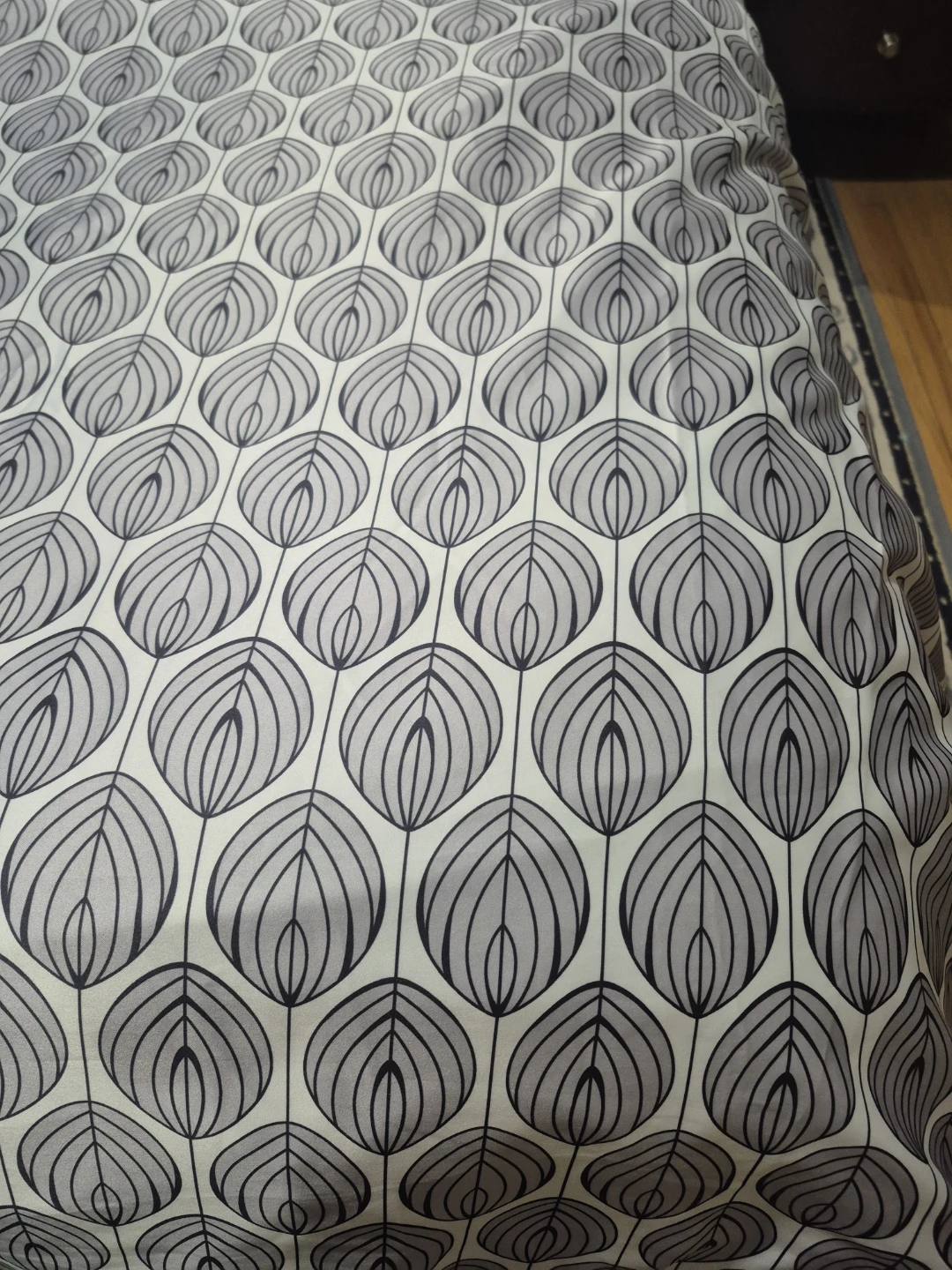 Queen Size duvet Bedding Set with 2 Shams, satin finish - photo 2