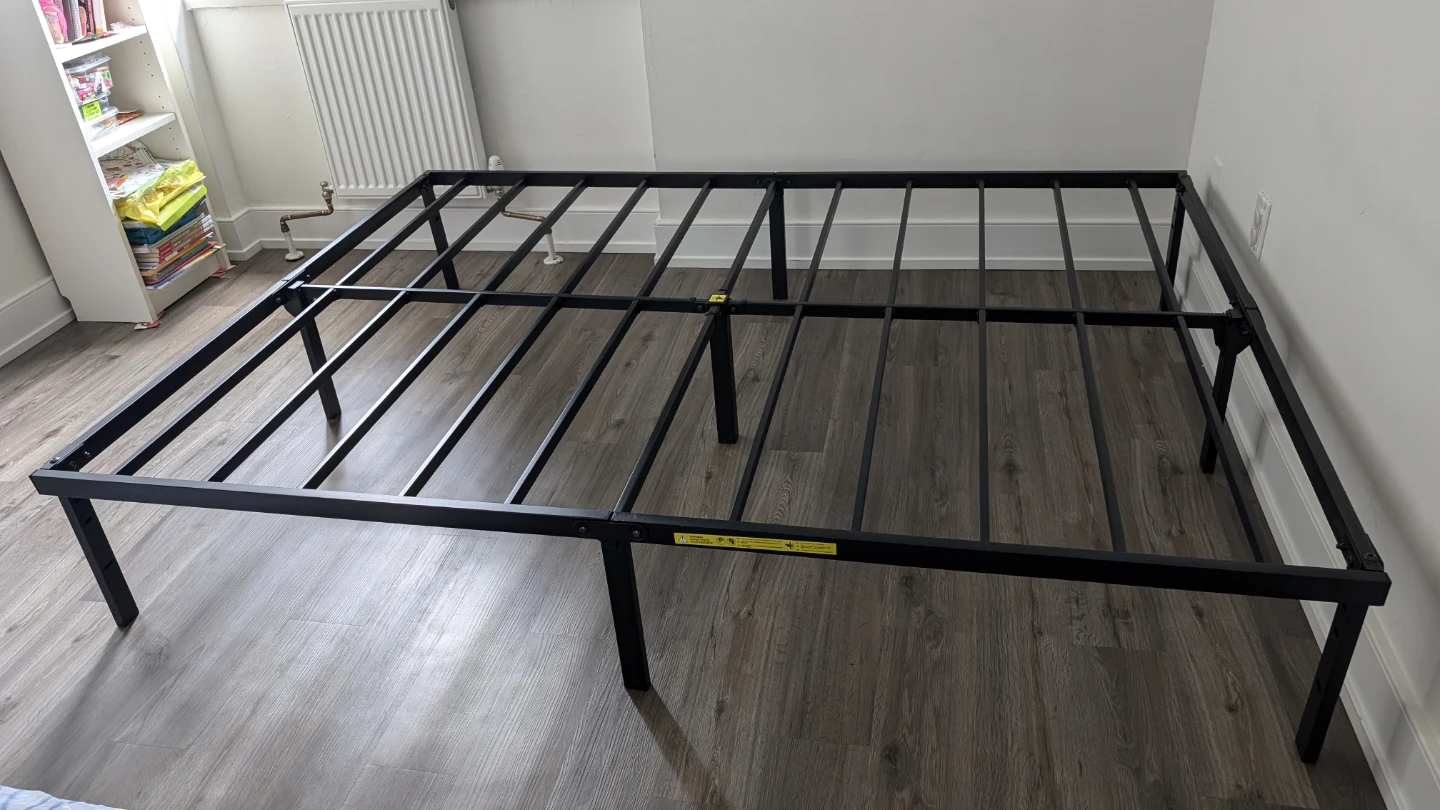 Metal queen Bed Frame - photo 4
