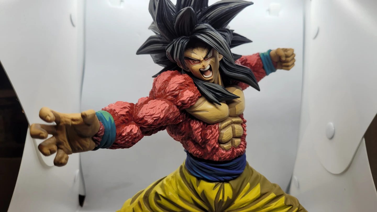 Massive Dragon Ball GT Super Saiyan 4 Goku Collector Statue - photo 2