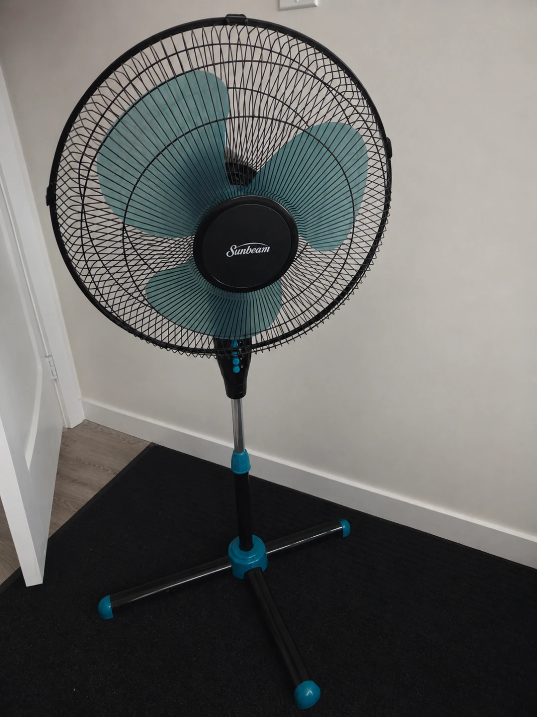 Sunbeam Pedestal Fan – Like New!