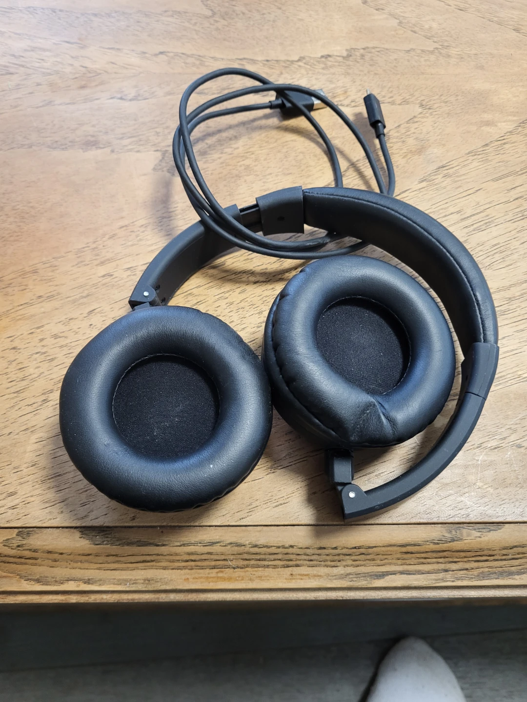 Black Over-Ear Headphones - photo 2