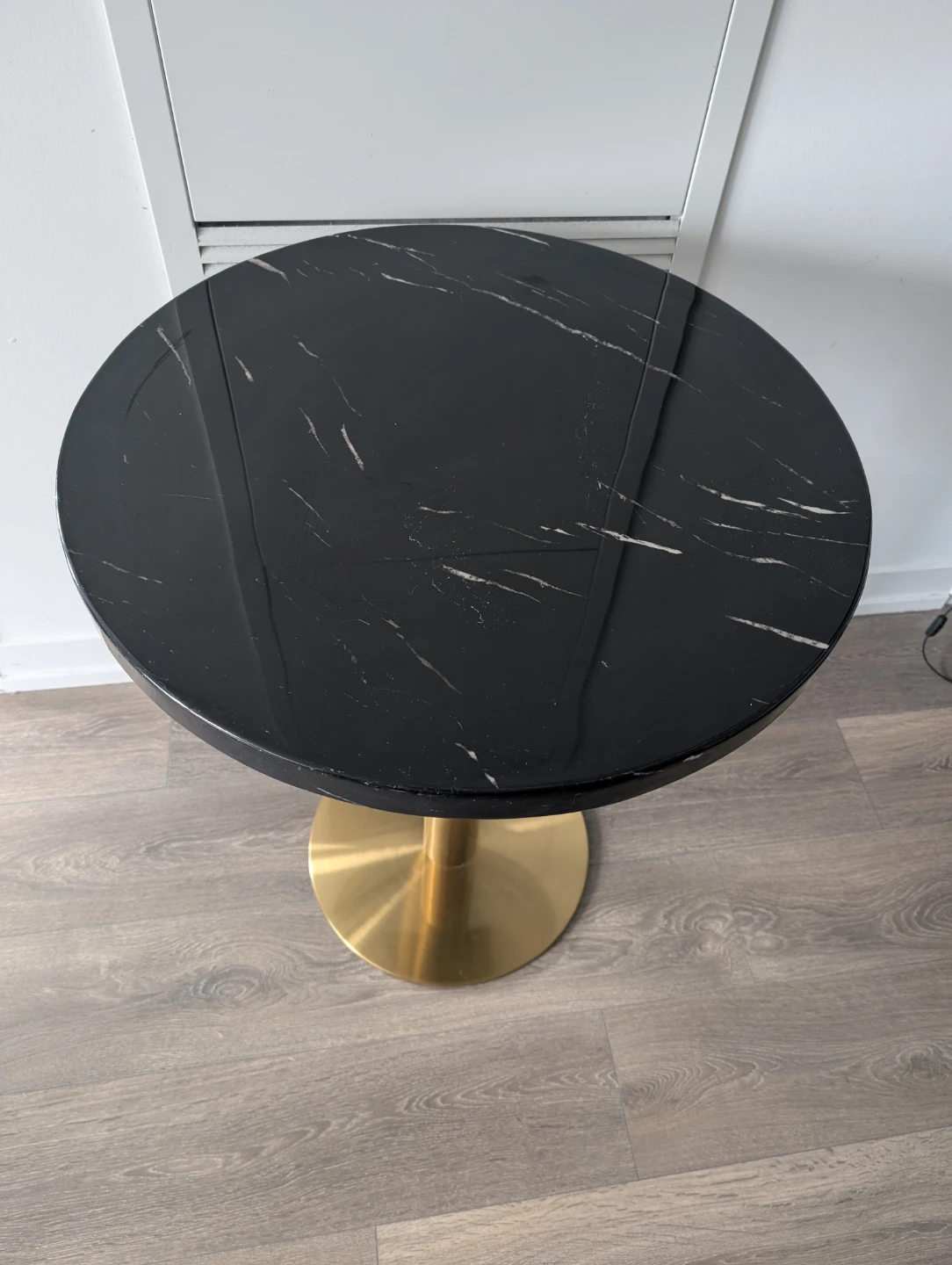 Round marble table