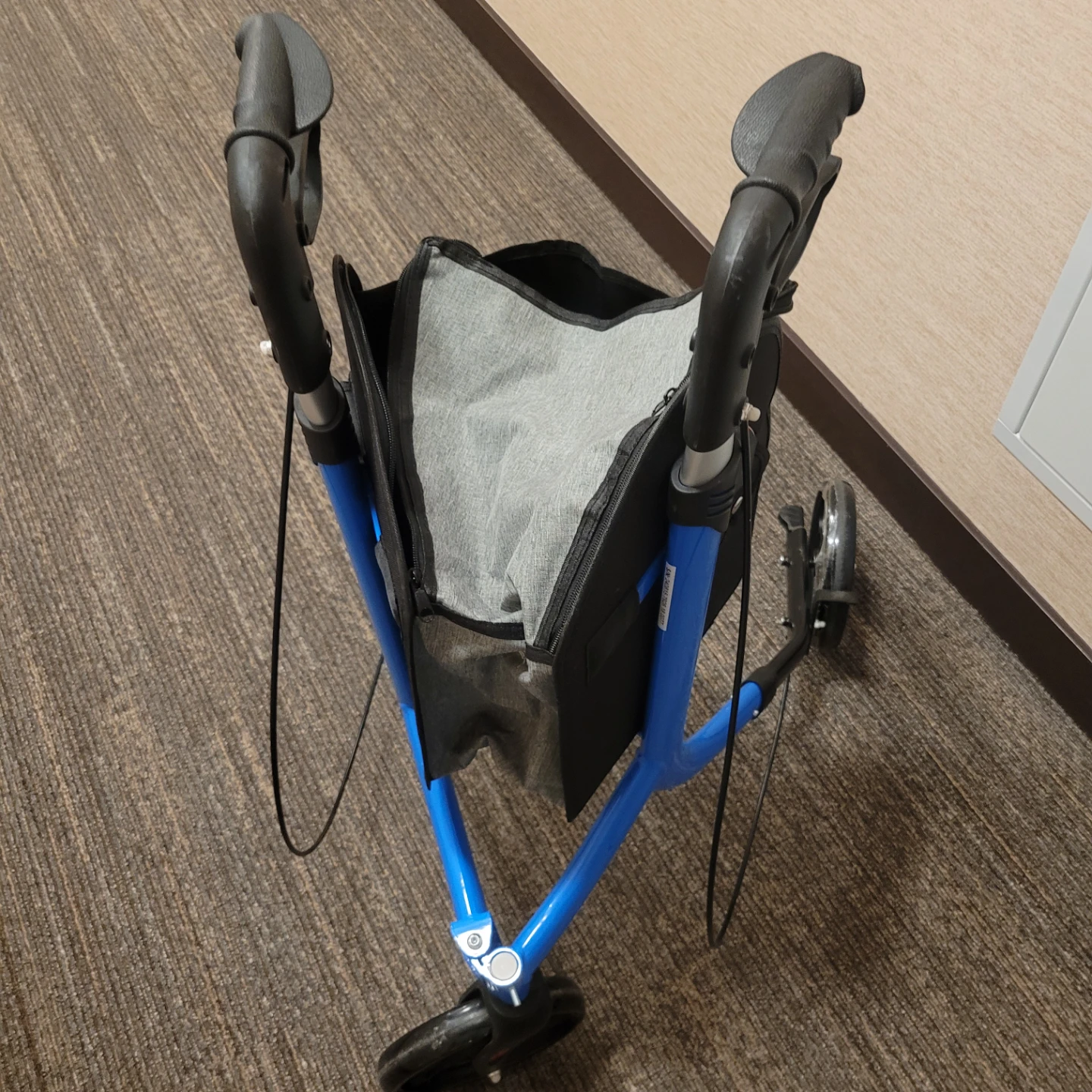 VEVOR 3 Wheel Mobility Walker - photo 2