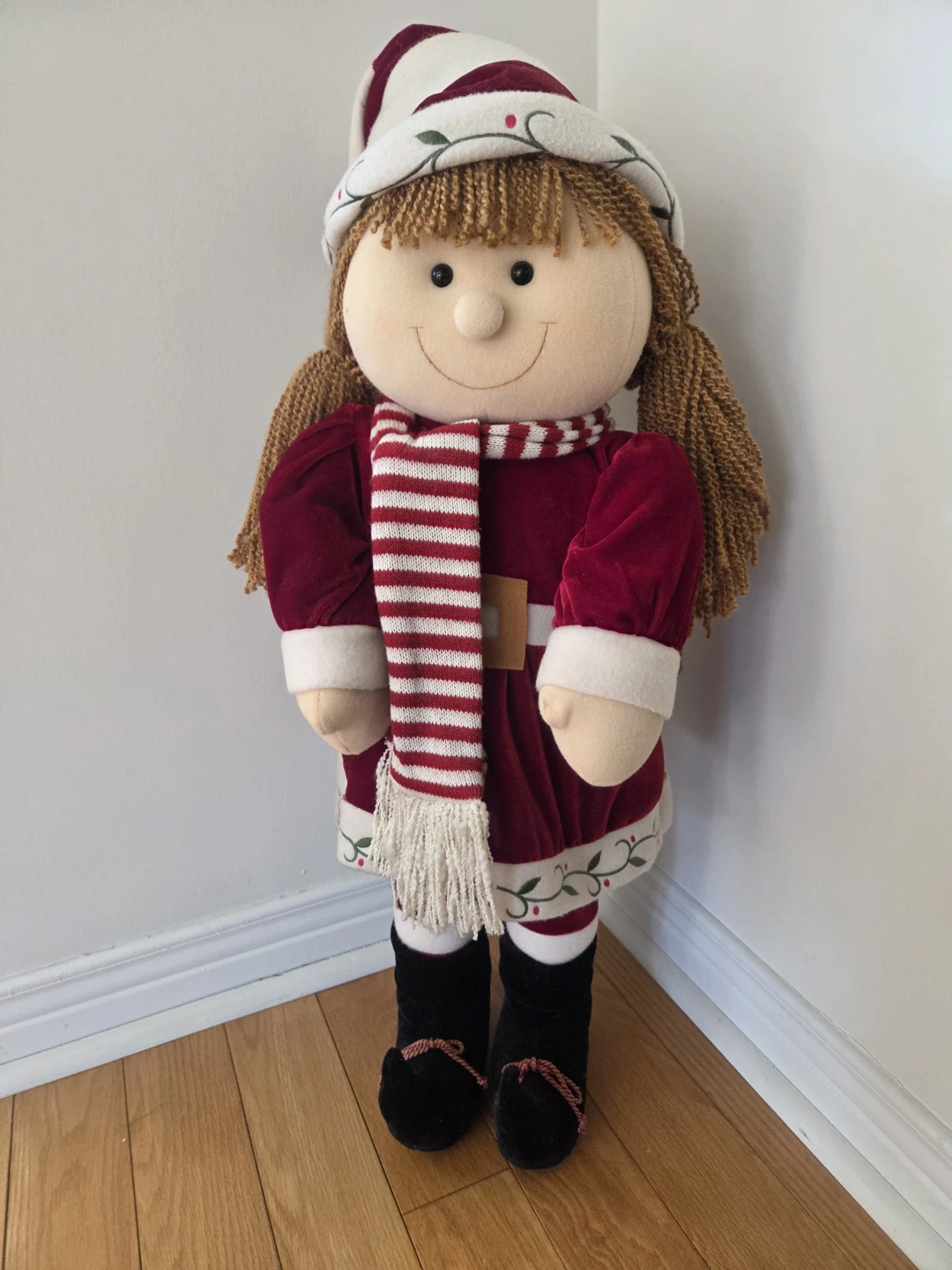 Vintage-Style Holiday Doll – Charming Christmas Decor