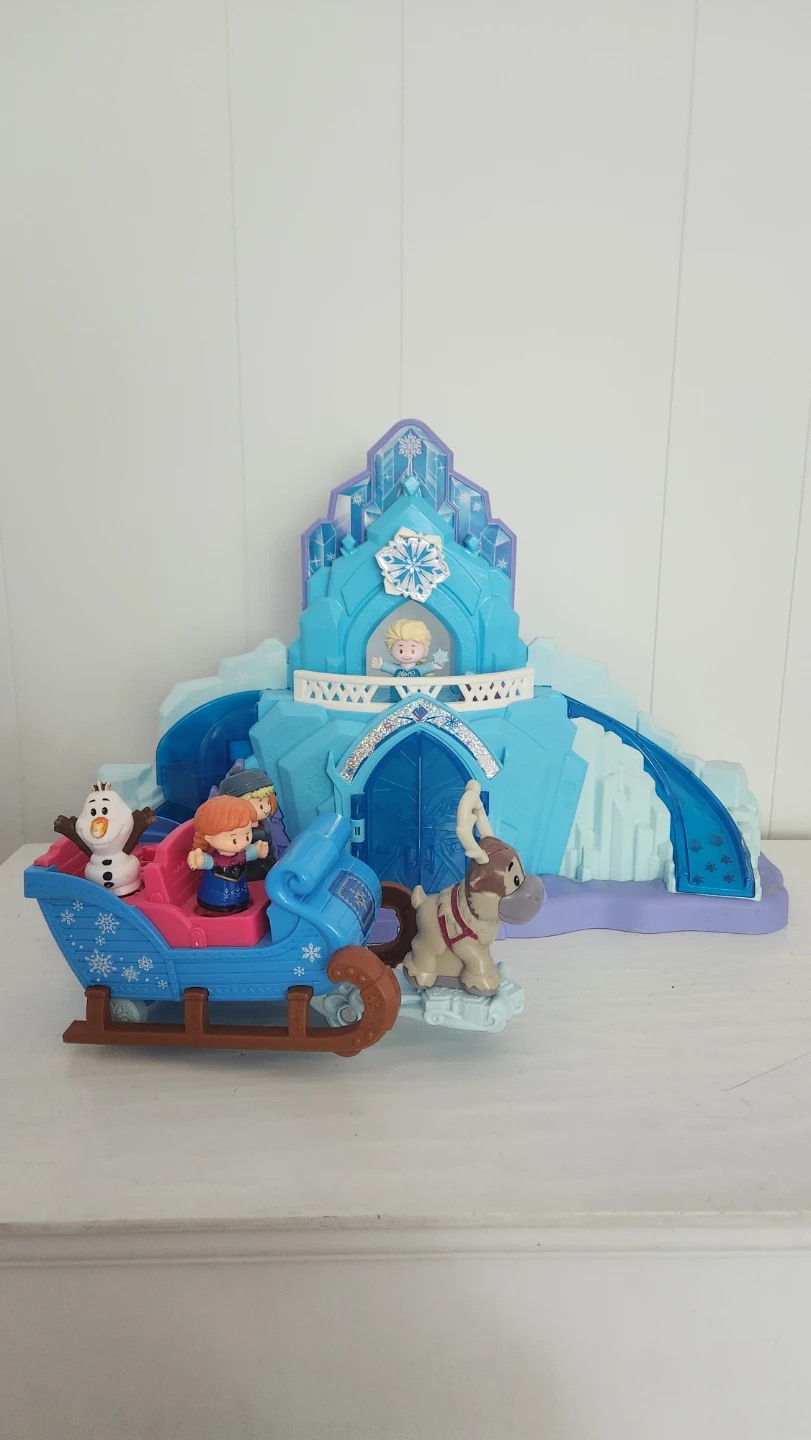 Fisher-Price Little People  Elsa's Ice Palace & Sleigh