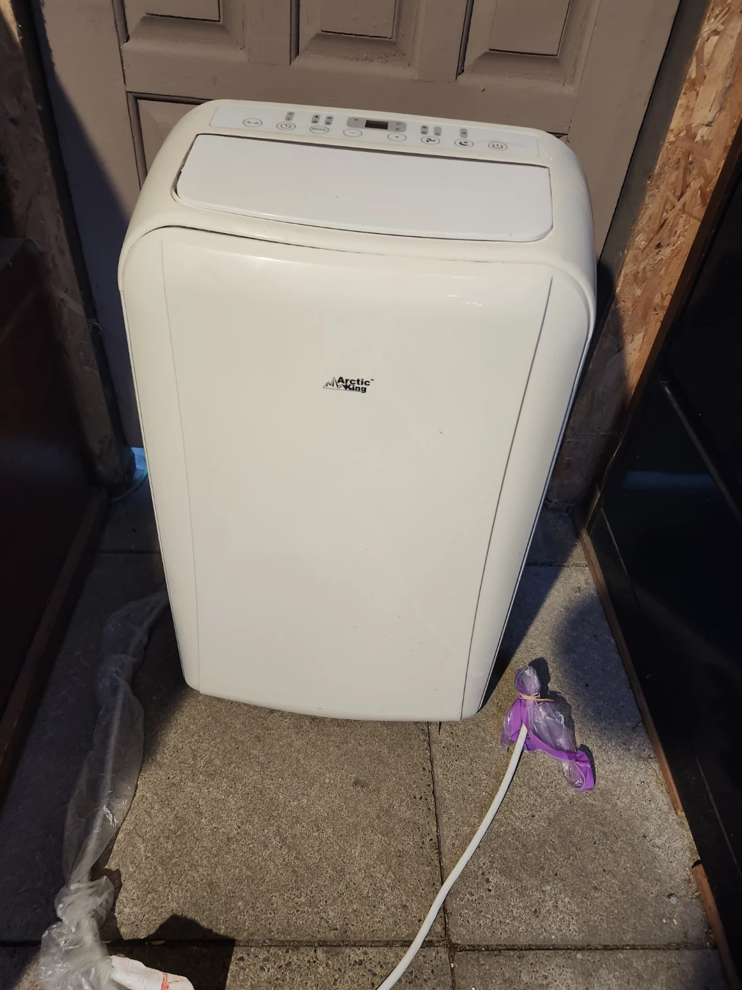 Arctic King Portable Air Con 14000 BTU  (read description)