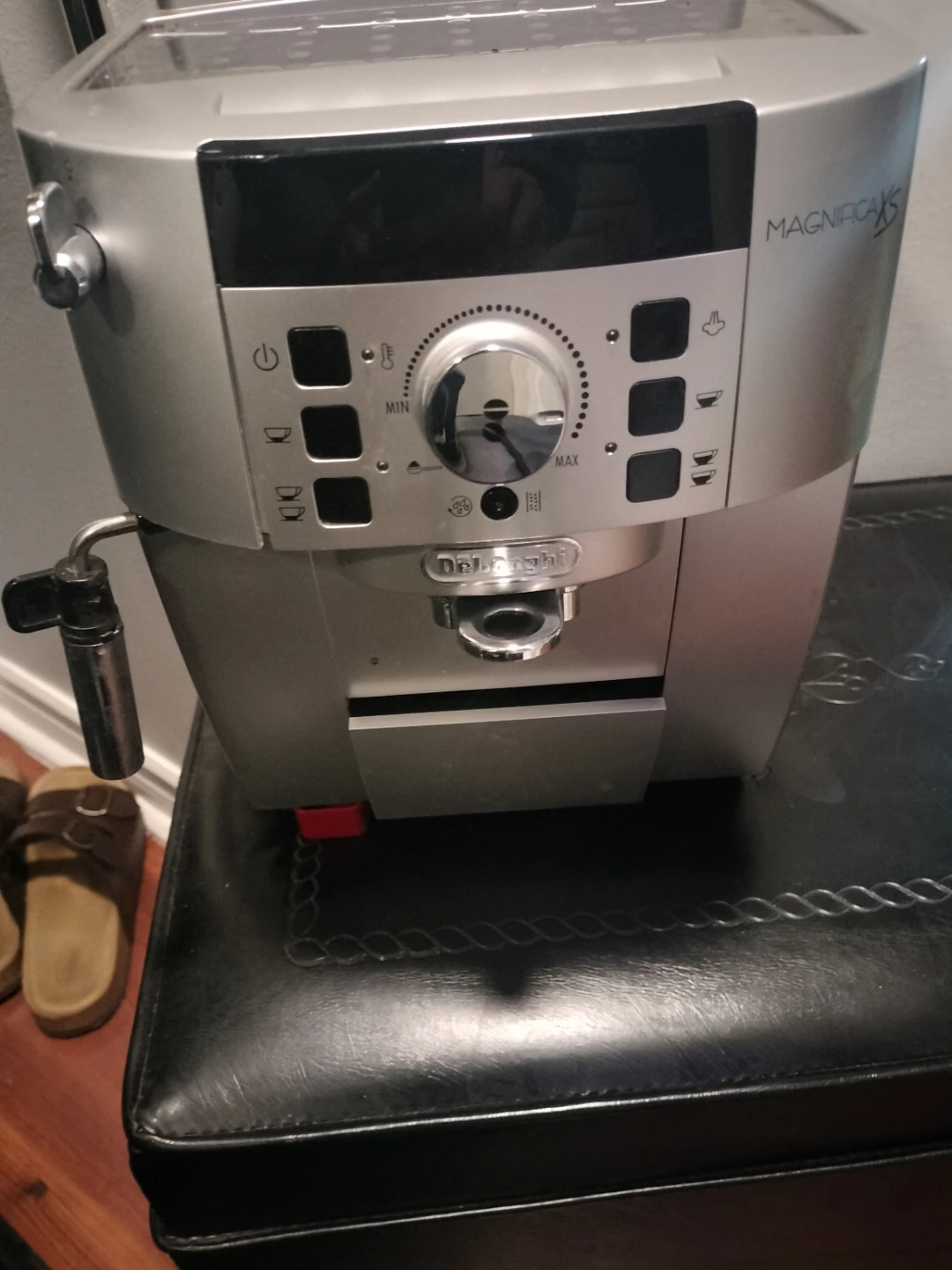 DeLonghi Magnifica ESAM4000B Coffee Machine