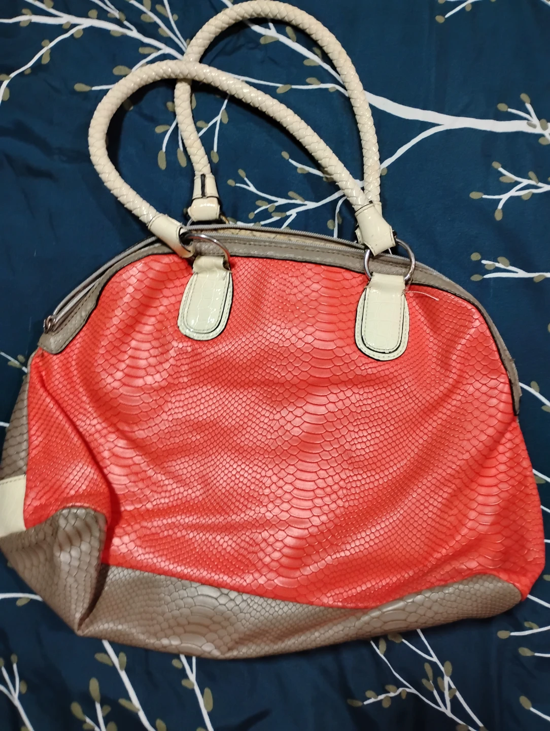 Guess Satchel Handbag - photo 2