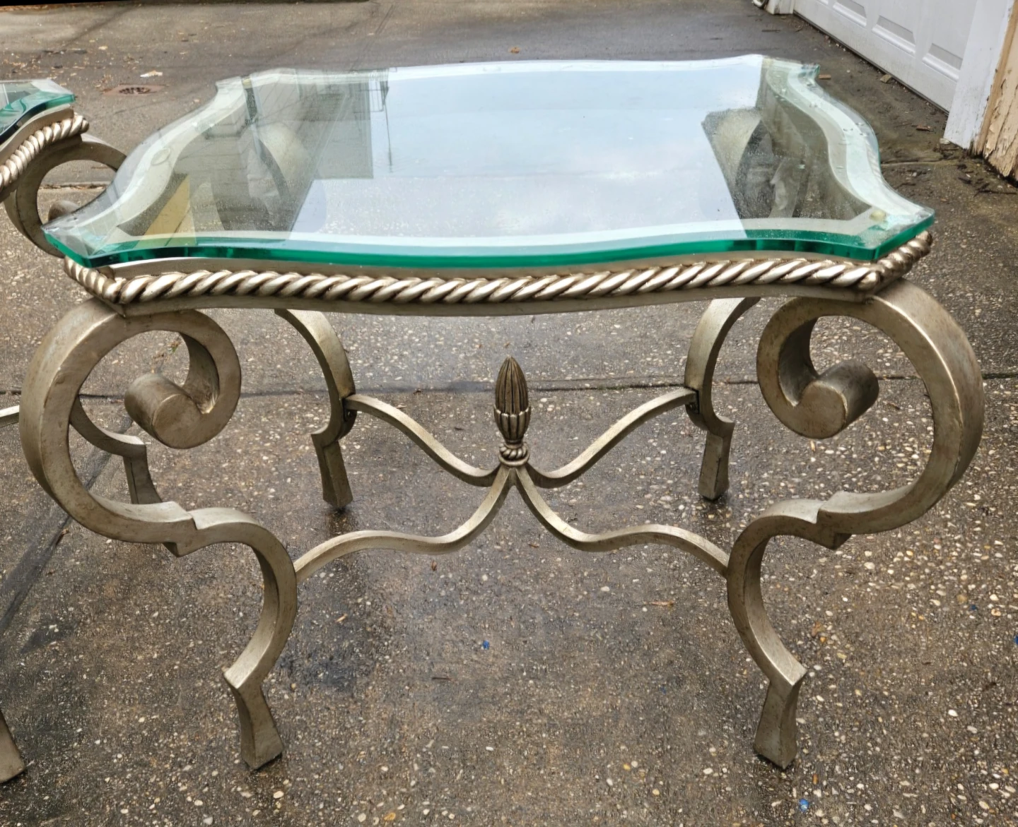 Beautiful expensive coffee table and 2 End Tables - photo 2