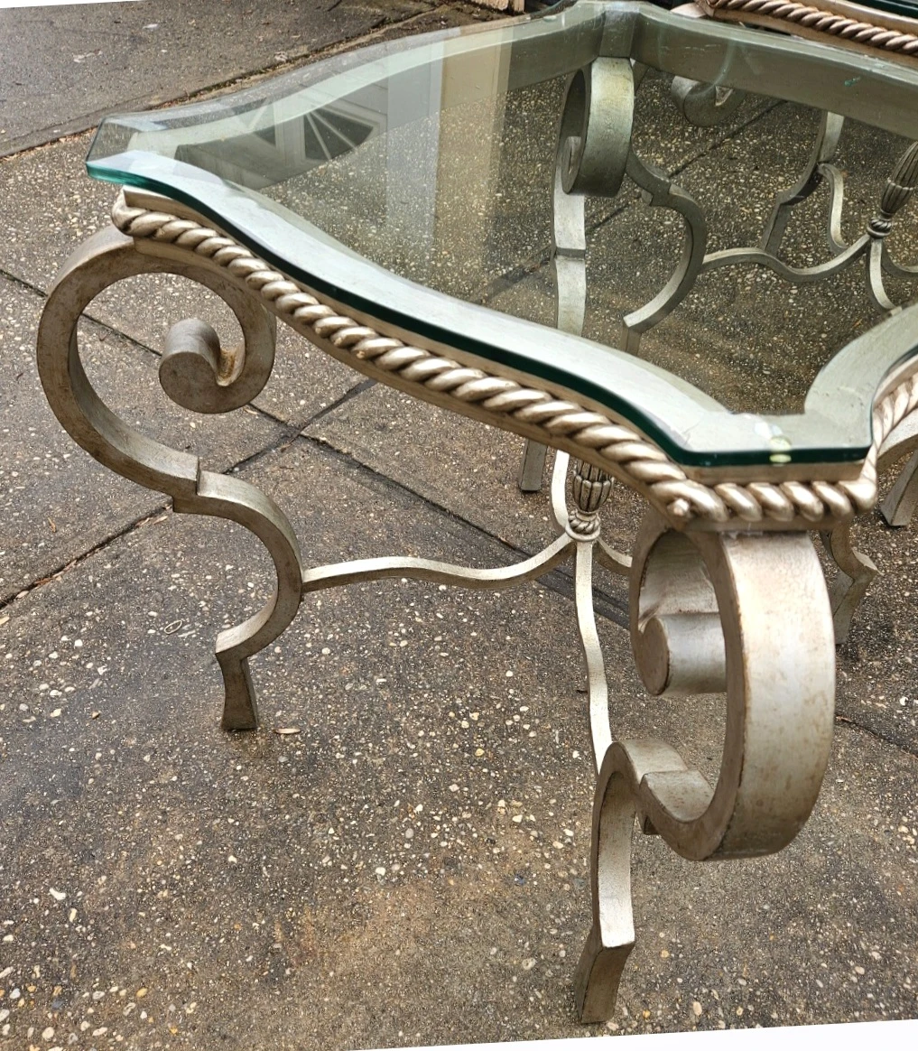 Beautiful expensive coffee table and 2 End Tables - photo 3