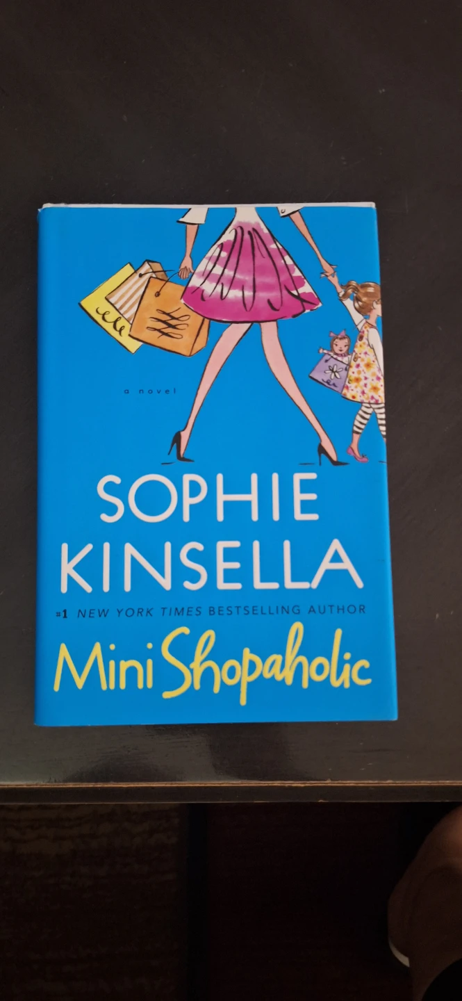 Mini Shopaholic by Sophie Kinsella Novel⚽