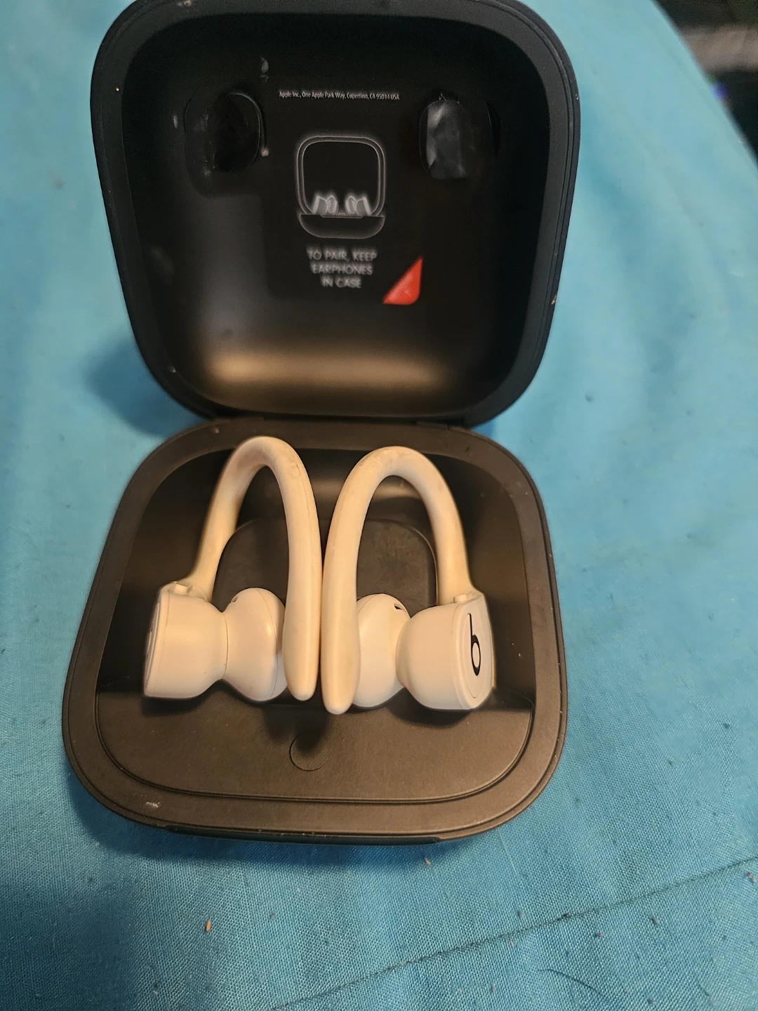 Head phones oiler sweater