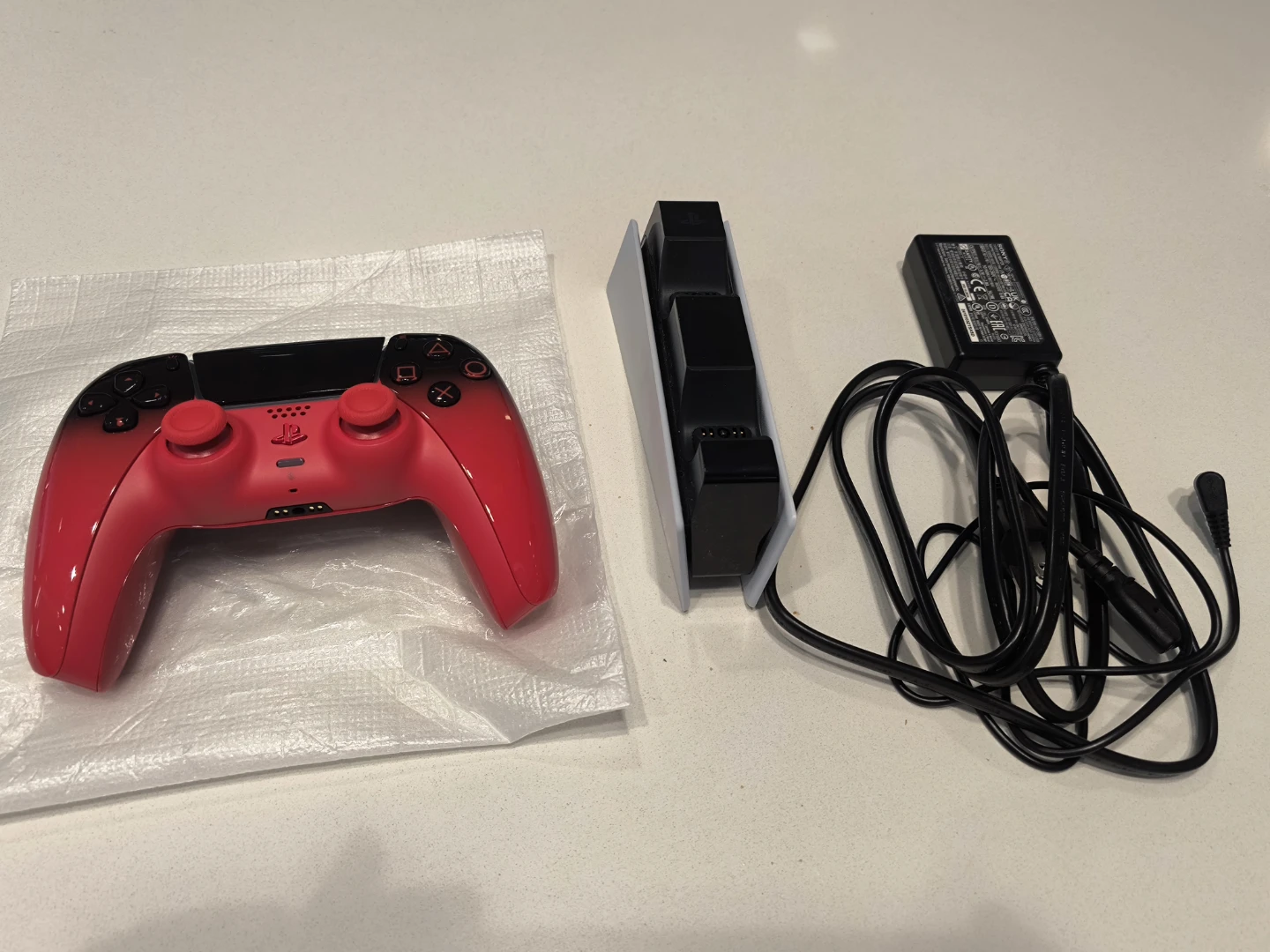 DualSense Wireless Controller -Techno Red with Charging Station