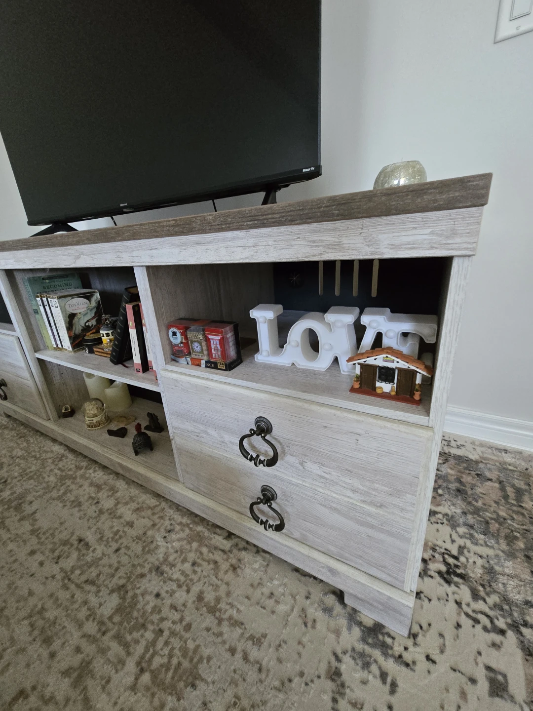 Willowton Beachy Whitewash TV Stand 64" - photo 2