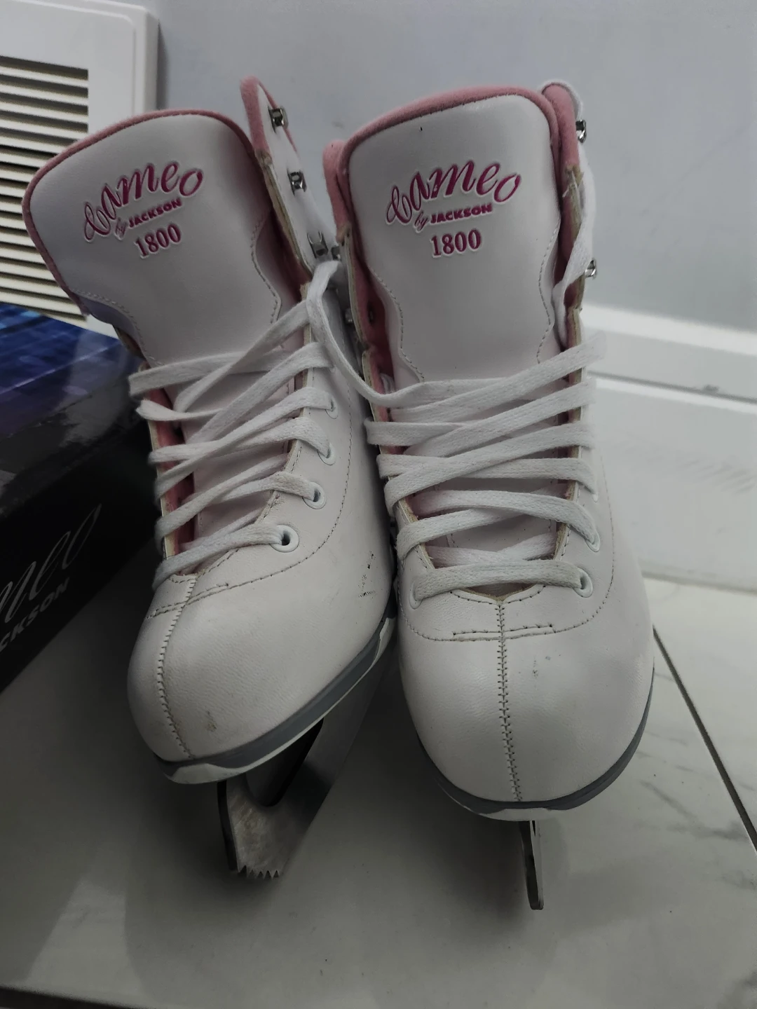 Cameo Figure Skates - Size 4 Pink and white