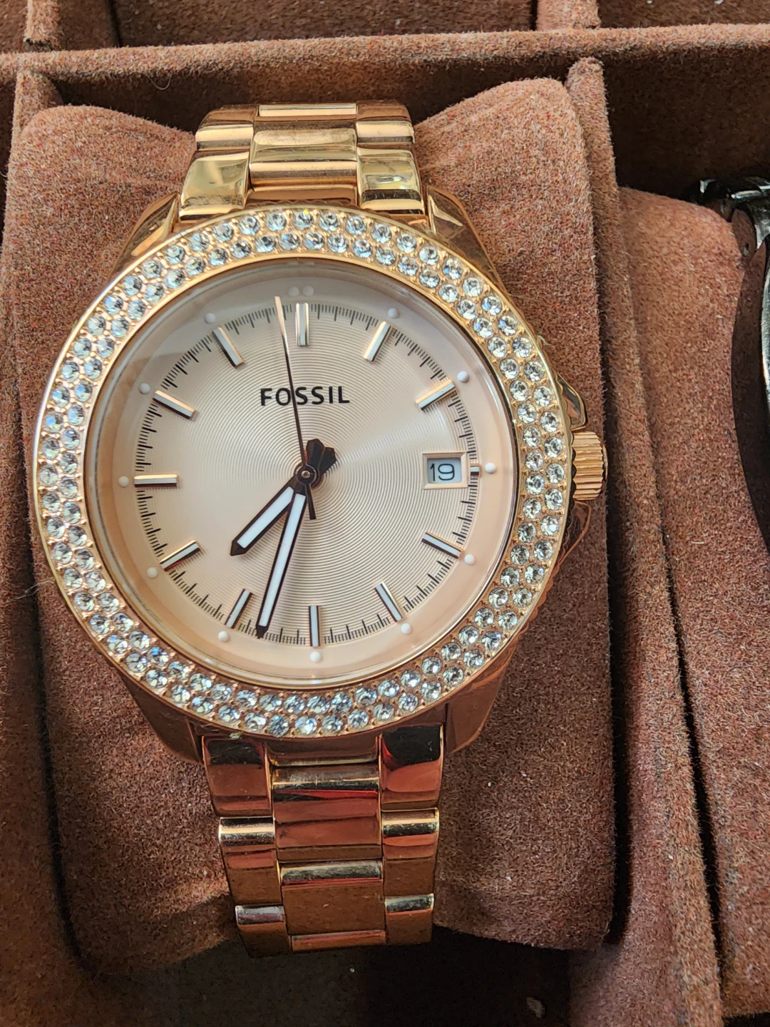 ⚽ Fossil Rose Gold Watch with Crystal Bezel